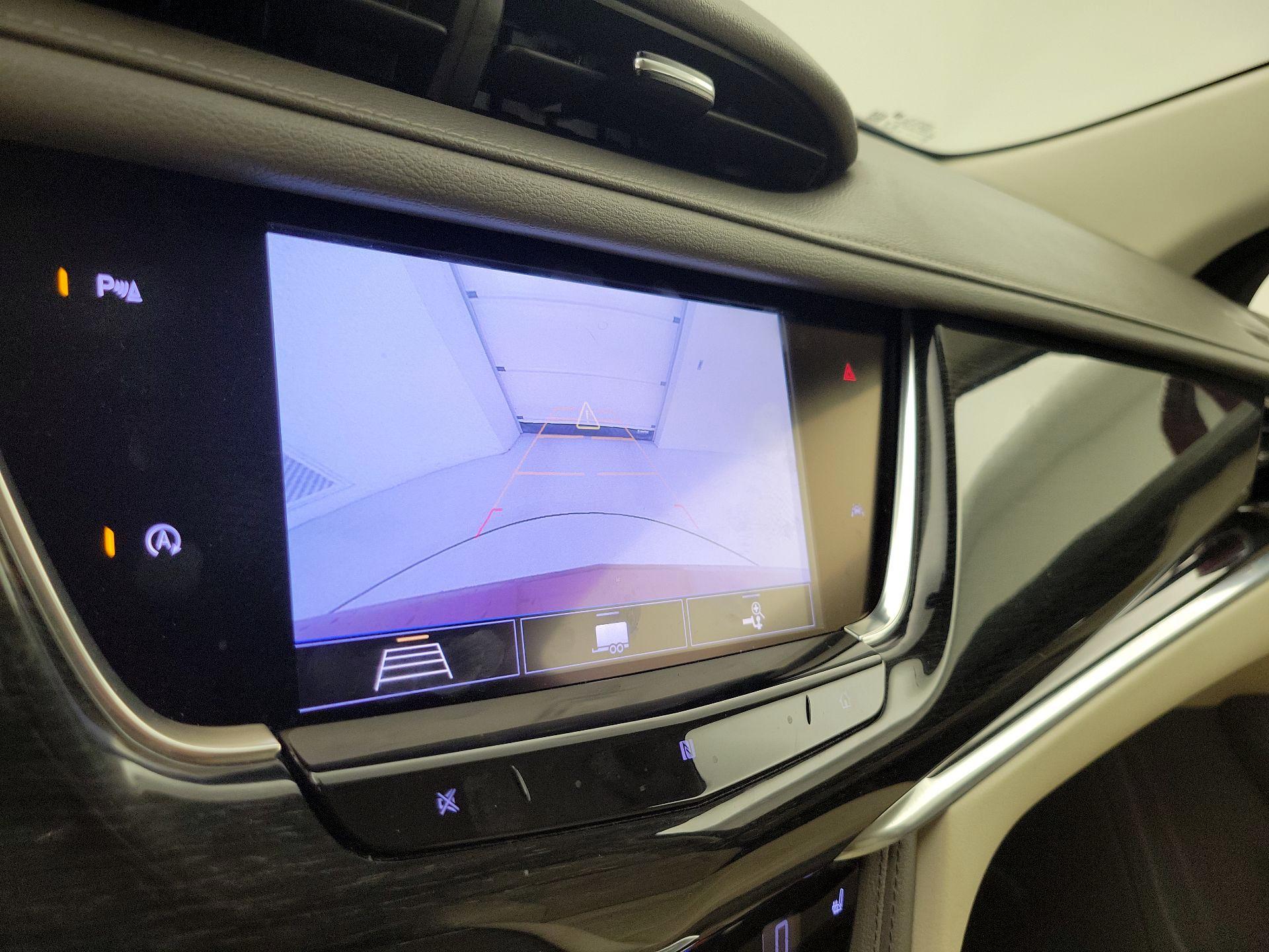 Thumbnail: 2020 Cadillac XT6 - 14