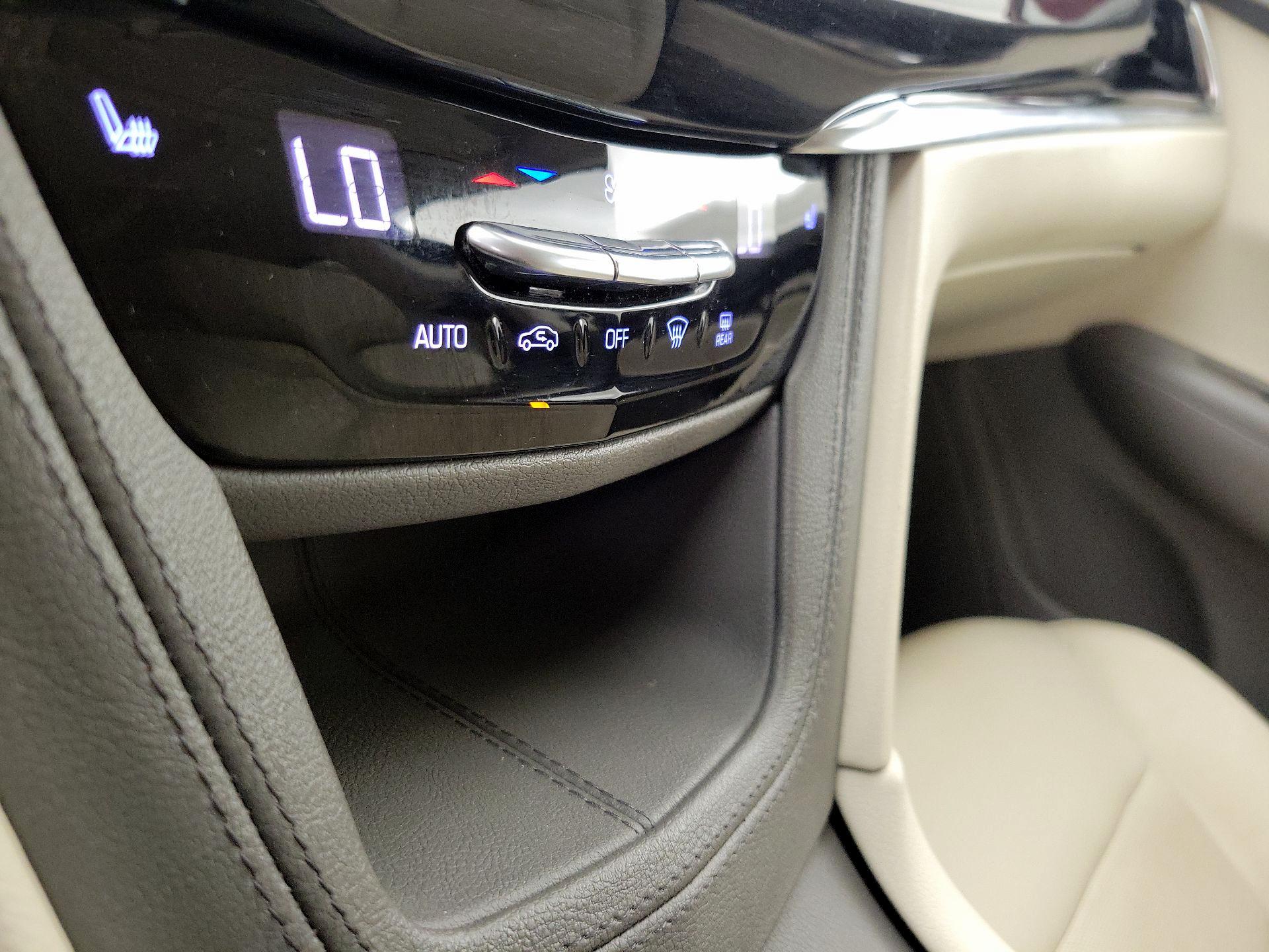 Thumbnail: 2020 Cadillac XT6 - 16