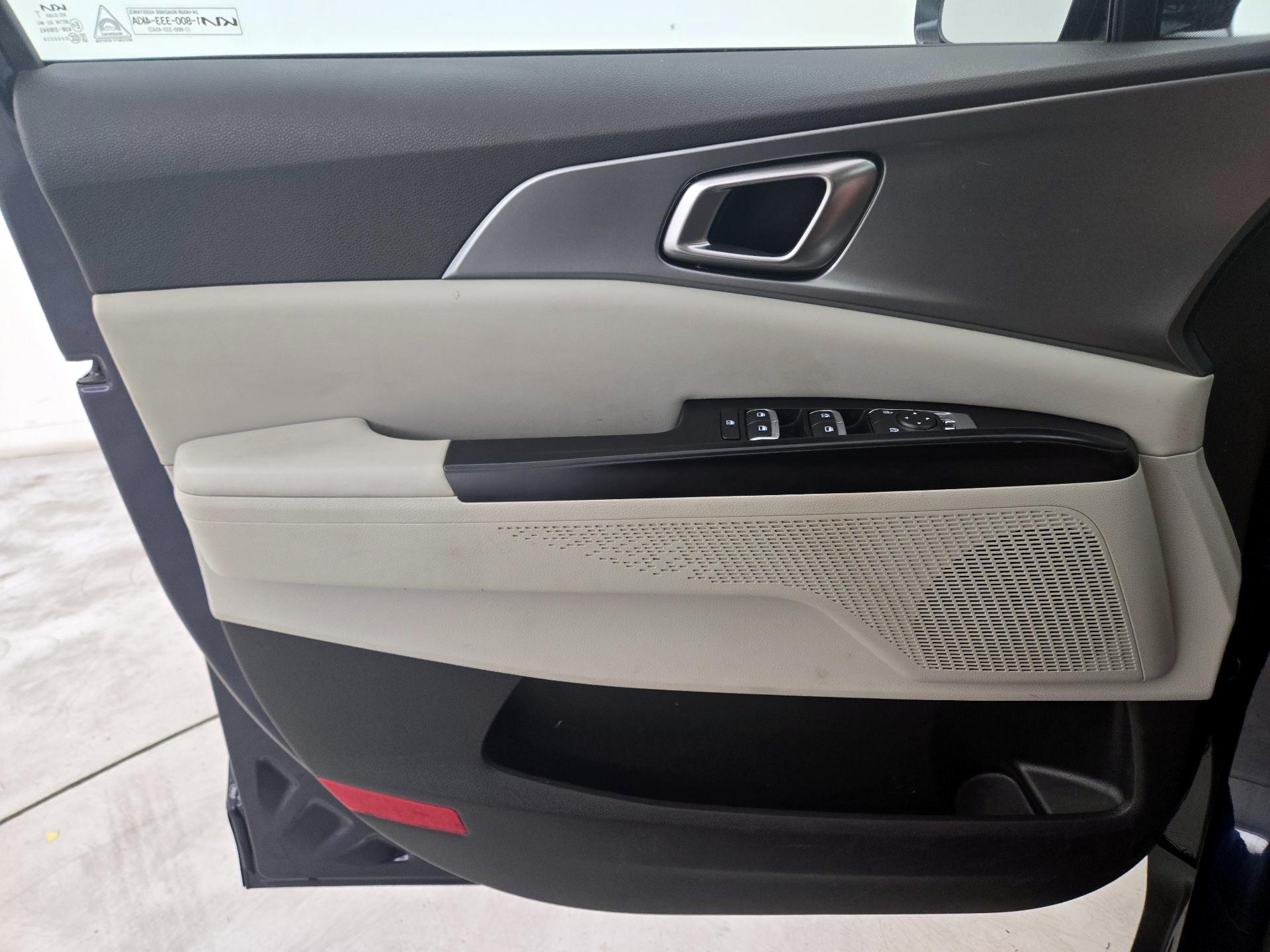 Thumbnail: 2022 Kia Carnival - 12