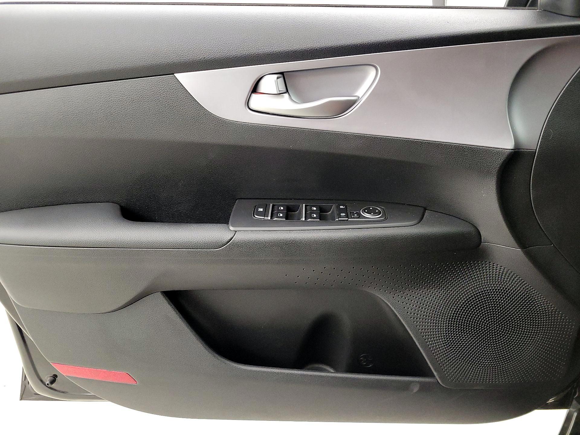 Thumbnail: 2023 Kia Forte - 12