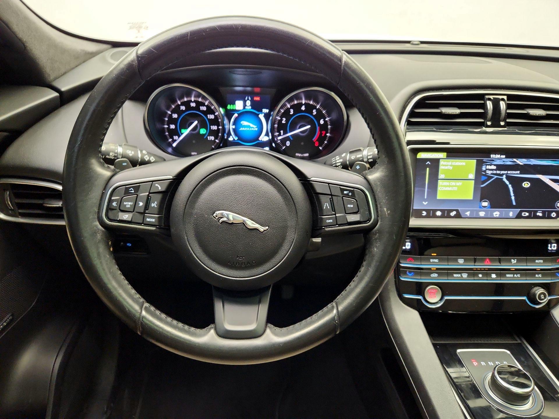Thumbnail: 2020 Jaguar F-Pace - 10