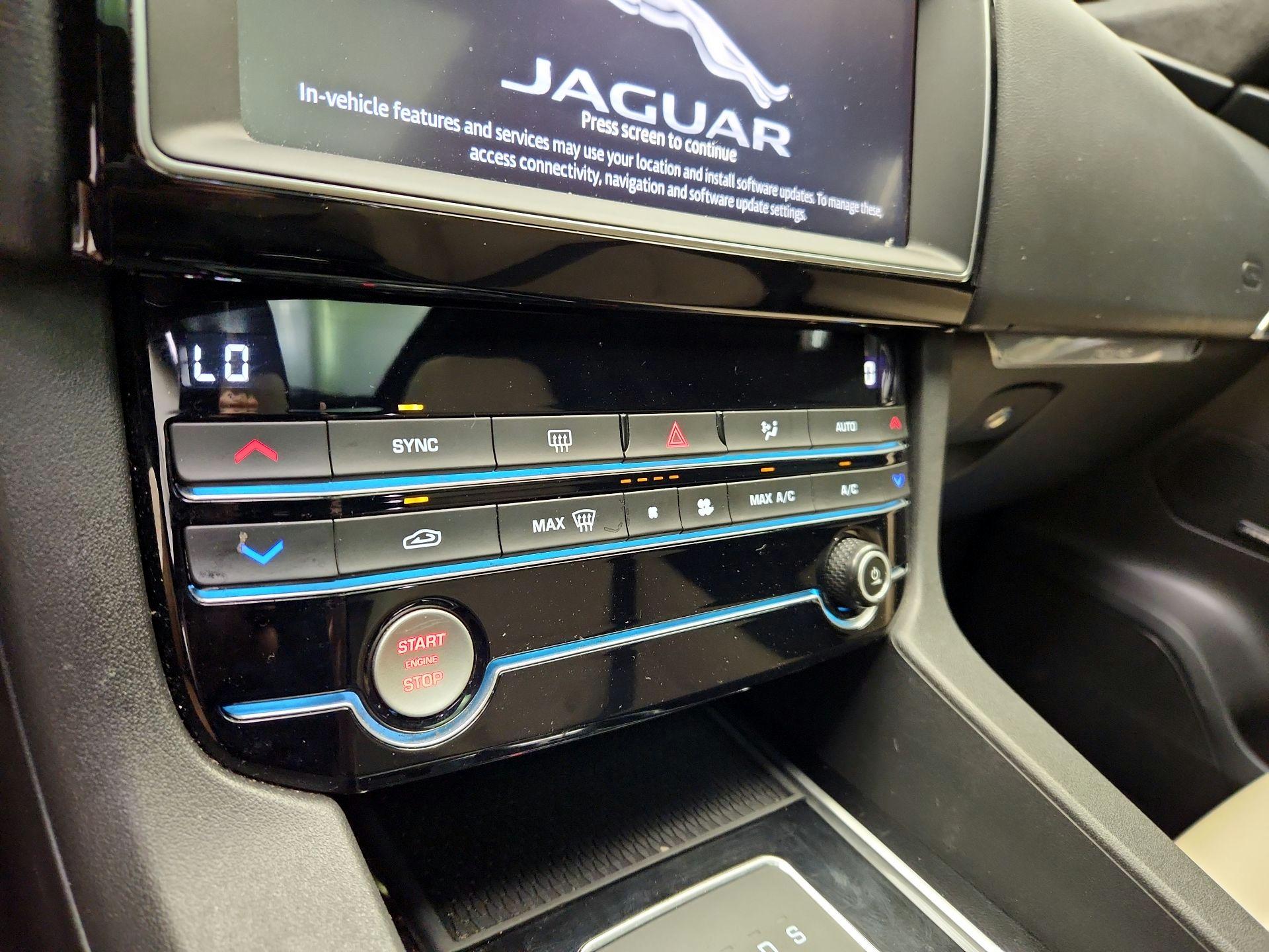 Thumbnail: 2020 Jaguar F-Pace - 17