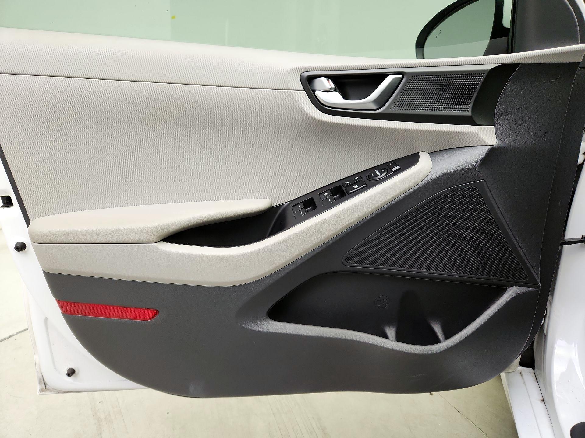 Thumbnail: 2019 Hyundai Ioniq - 12
