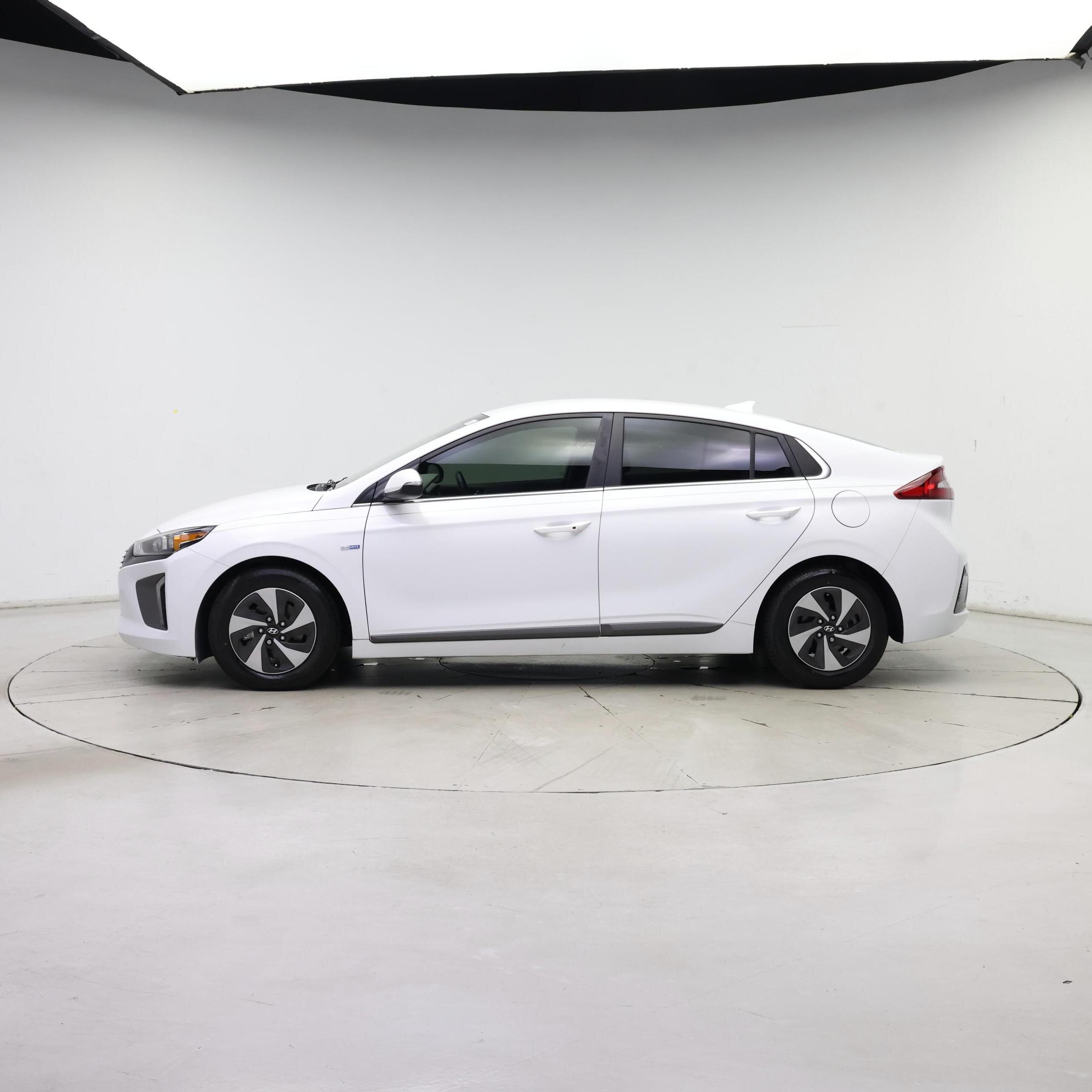 Thumbnail: 2019 Hyundai Ioniq - 3