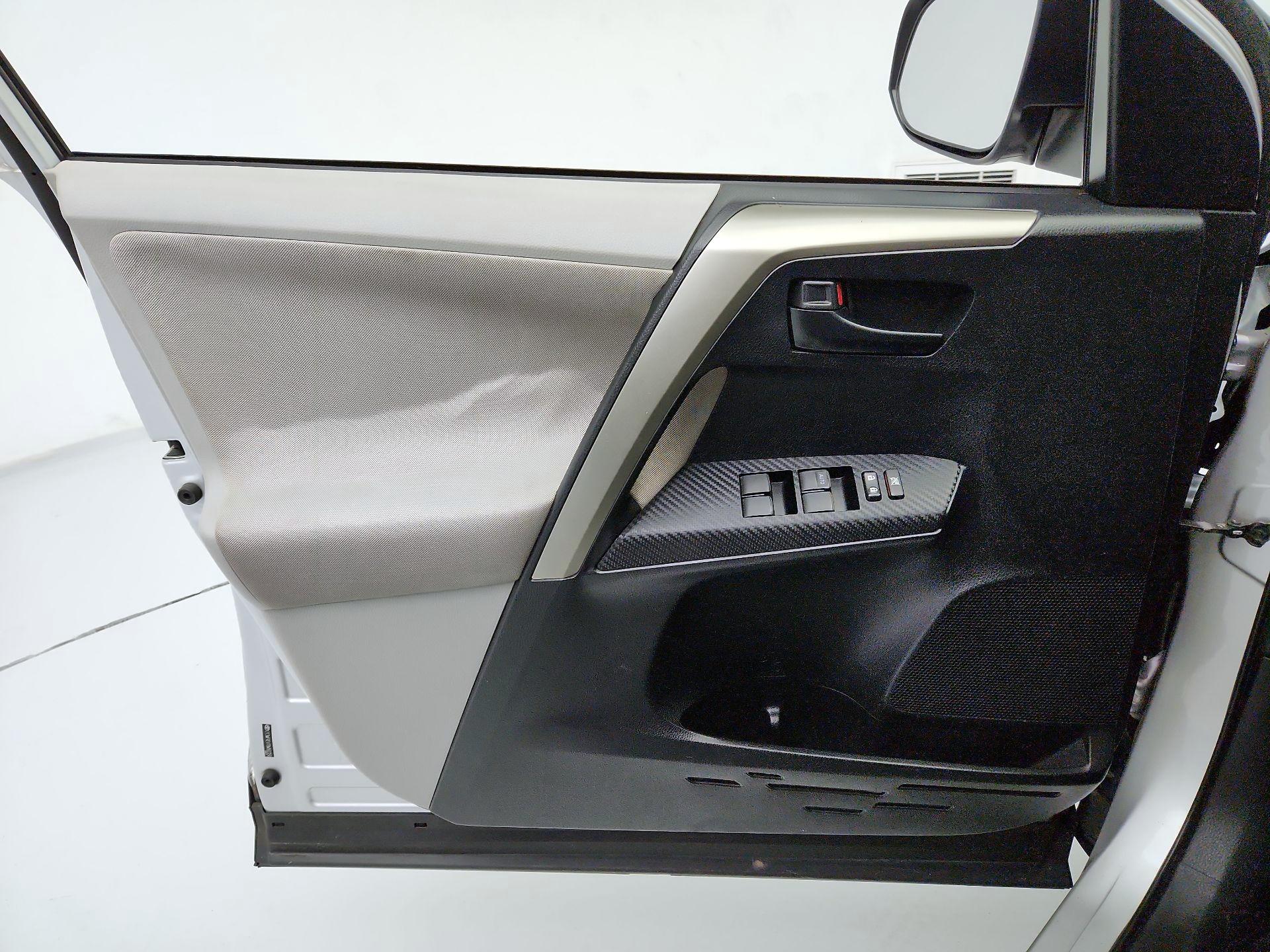 Thumbnail: 2013 Toyota RAV4 - 12