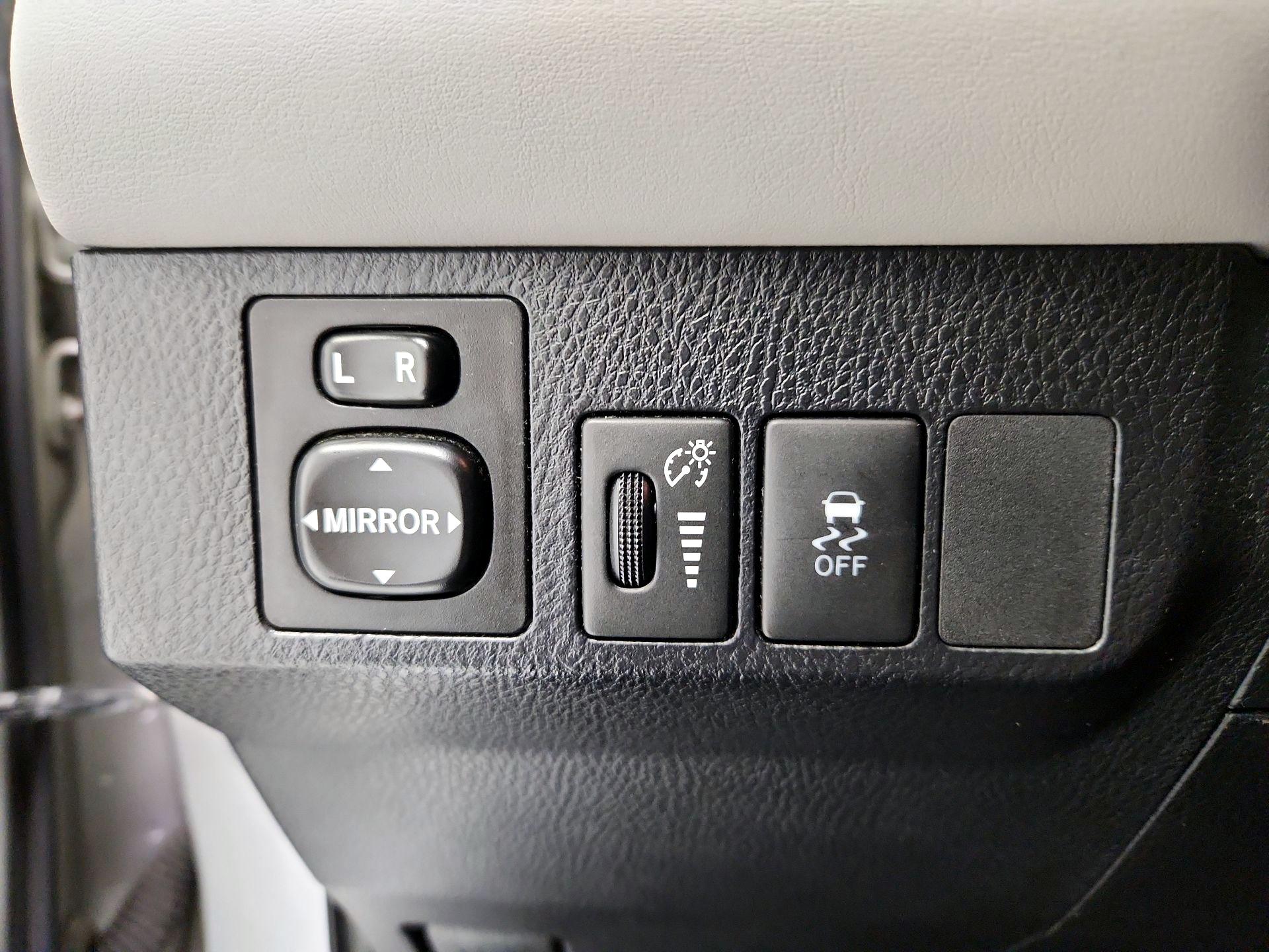 Thumbnail: 2013 Toyota RAV4 - 13