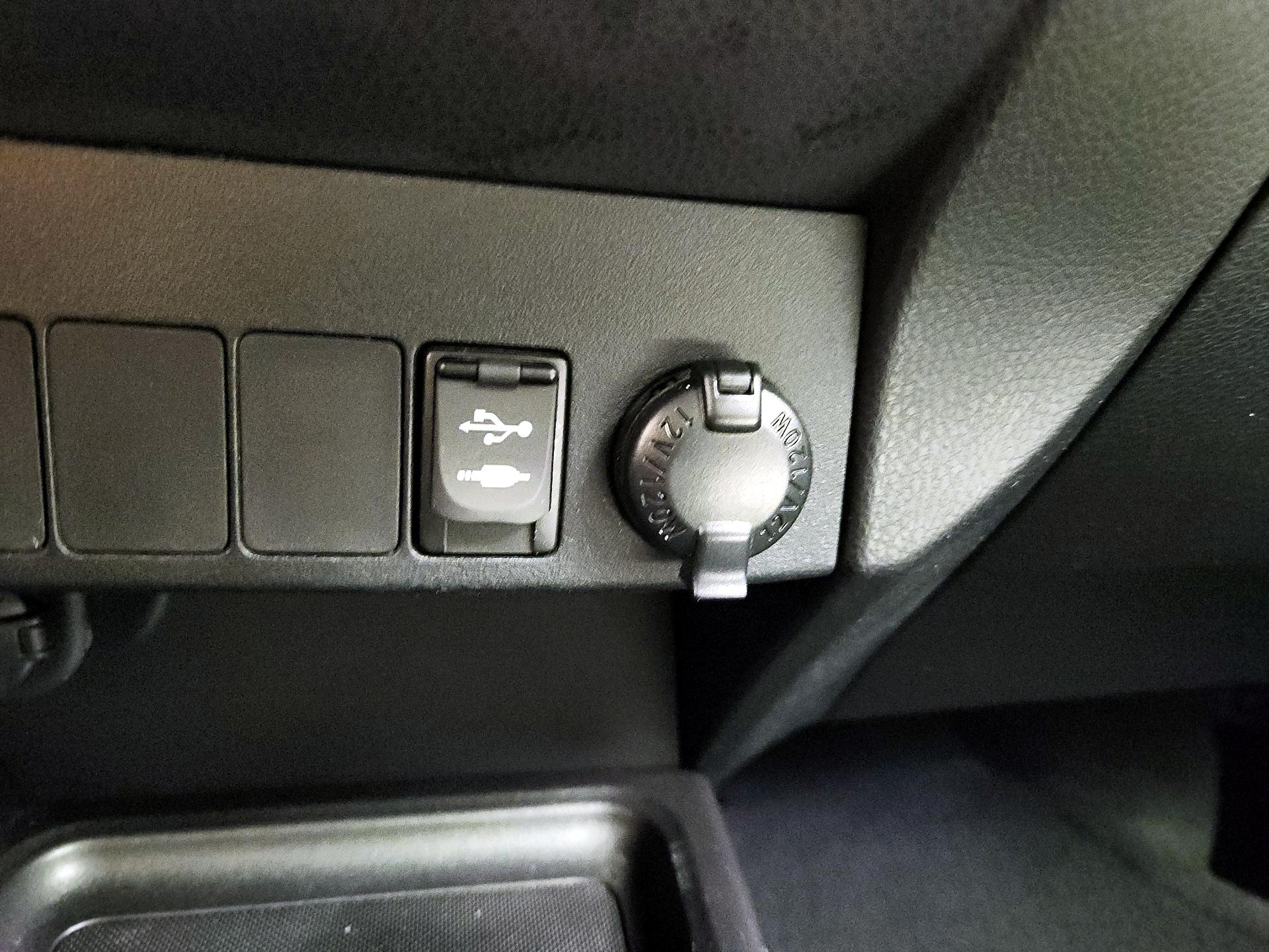 Thumbnail: 2013 Toyota RAV4 - 18