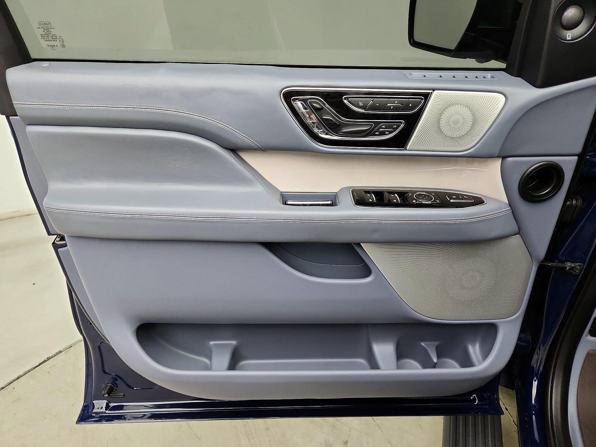 Thumbnail: 2019 Lincoln Navigator - 12