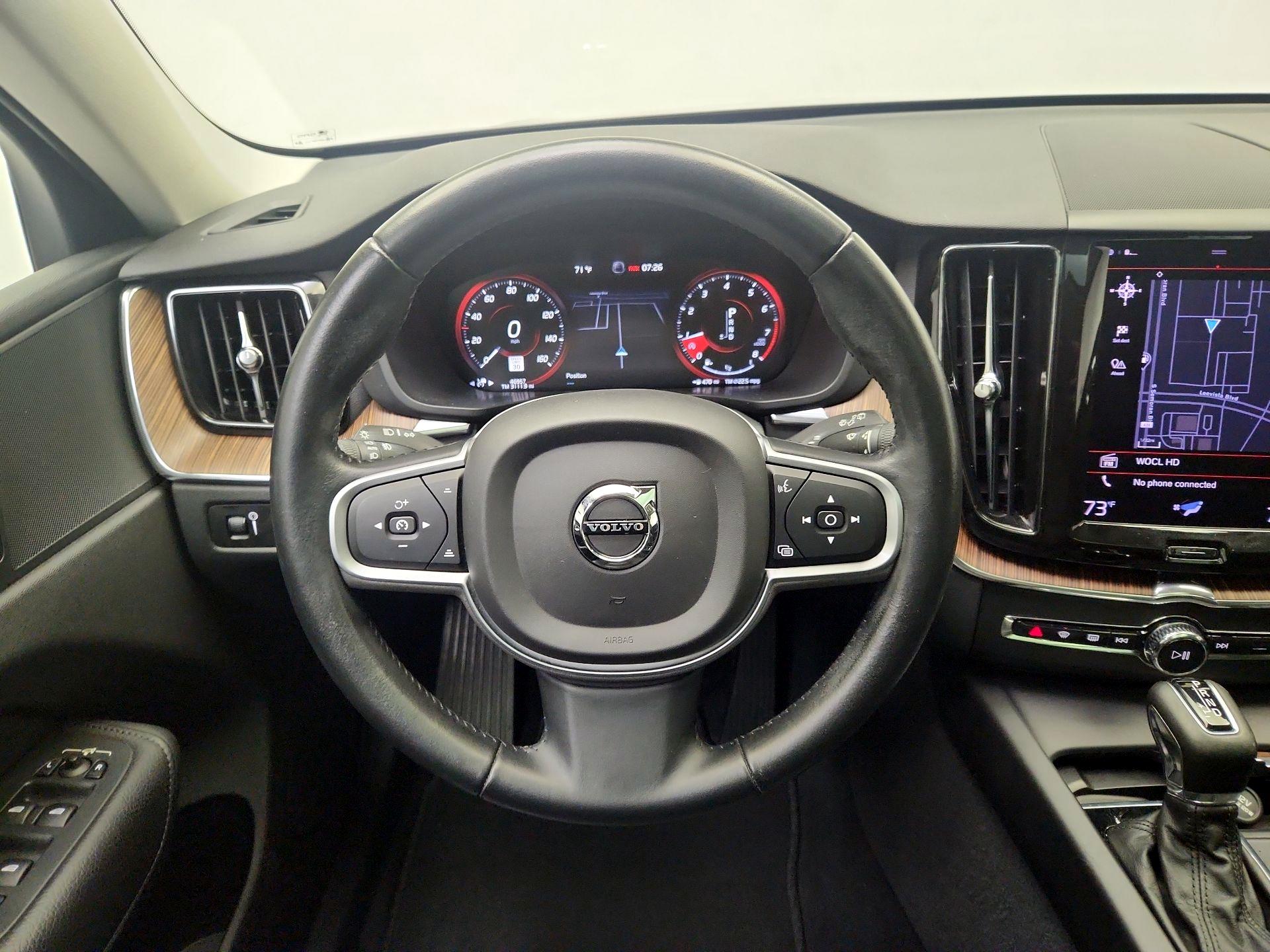 Thumbnail: 2021 Volvo XC60 - 10