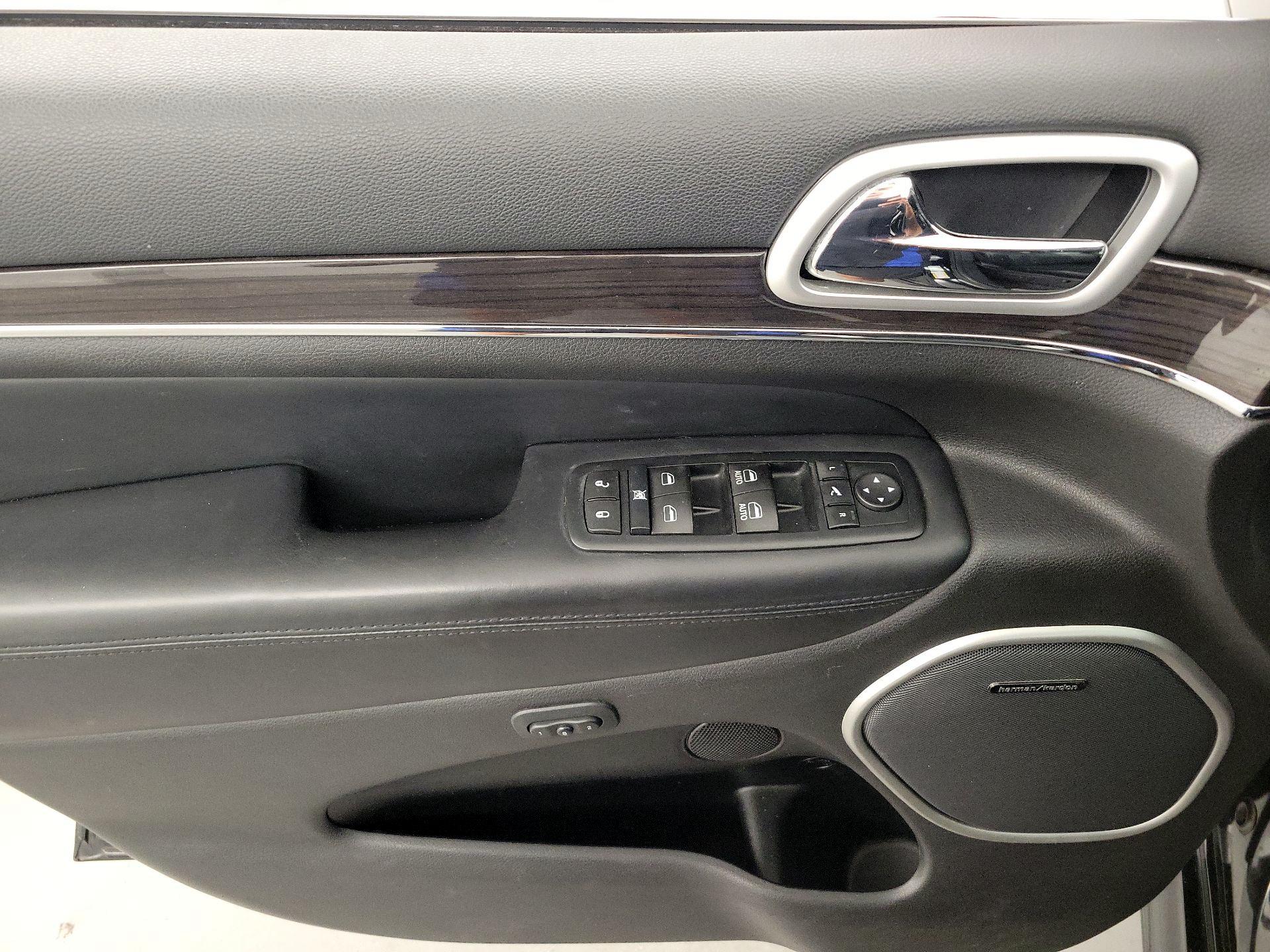 Thumbnail: 2016 Jeep Grand Cherokee - 12