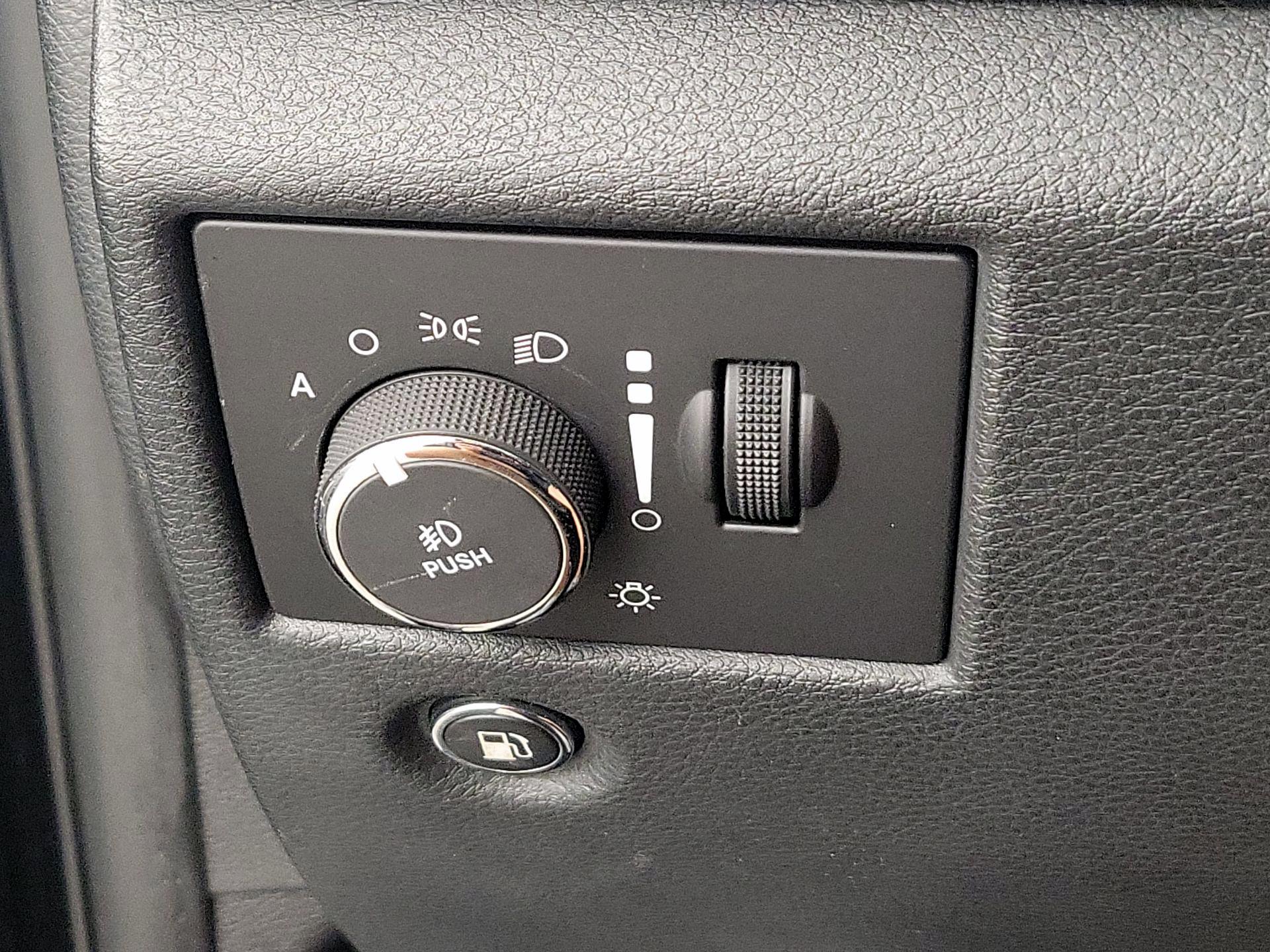 Thumbnail: 2016 Jeep Grand Cherokee - 13