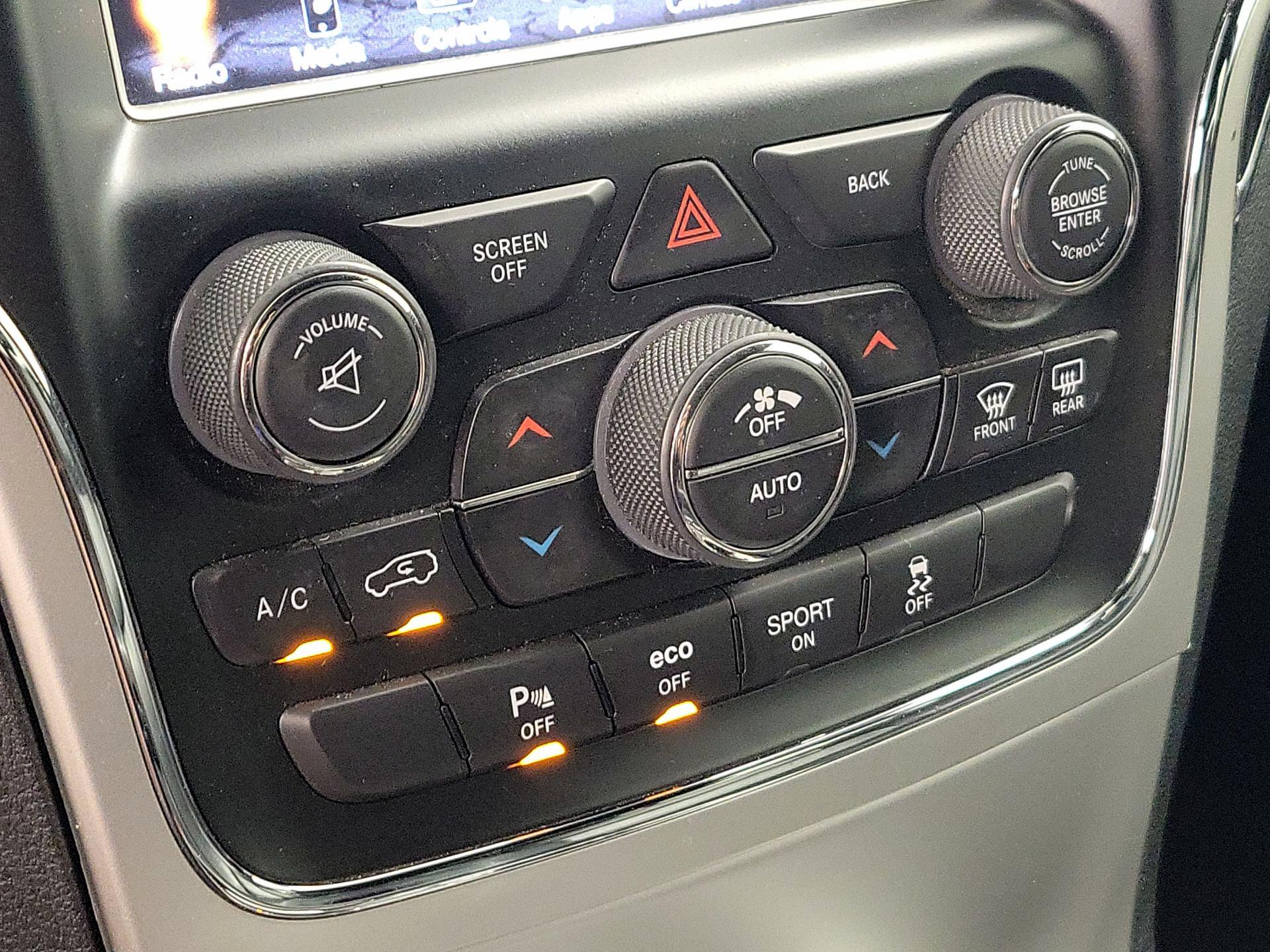 Thumbnail: 2016 Jeep Grand Cherokee - 17