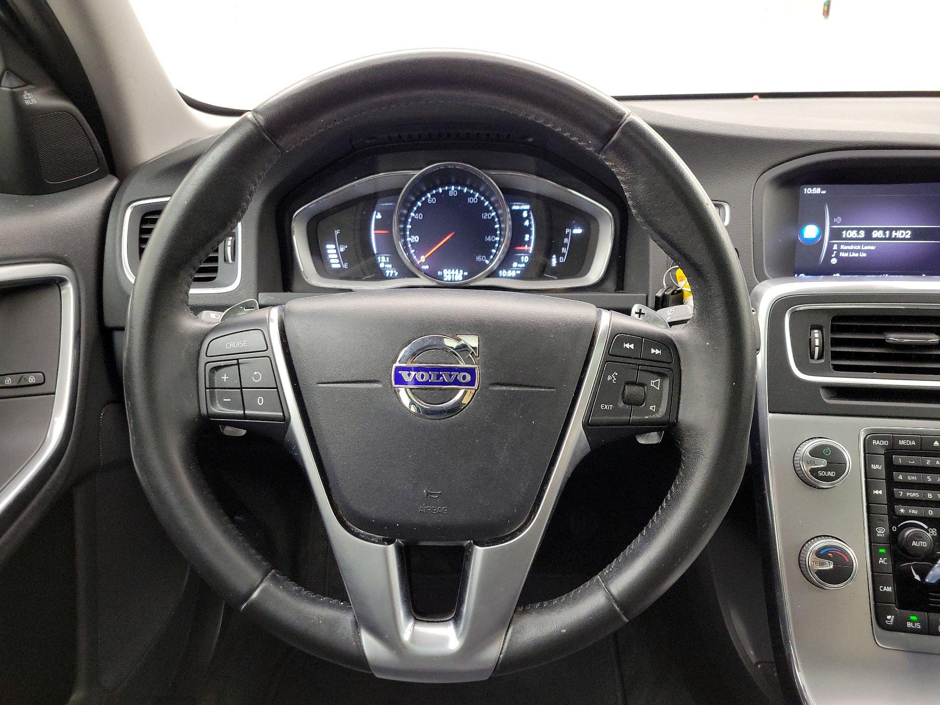 Thumbnail: 2018 Volvo S60 - 10