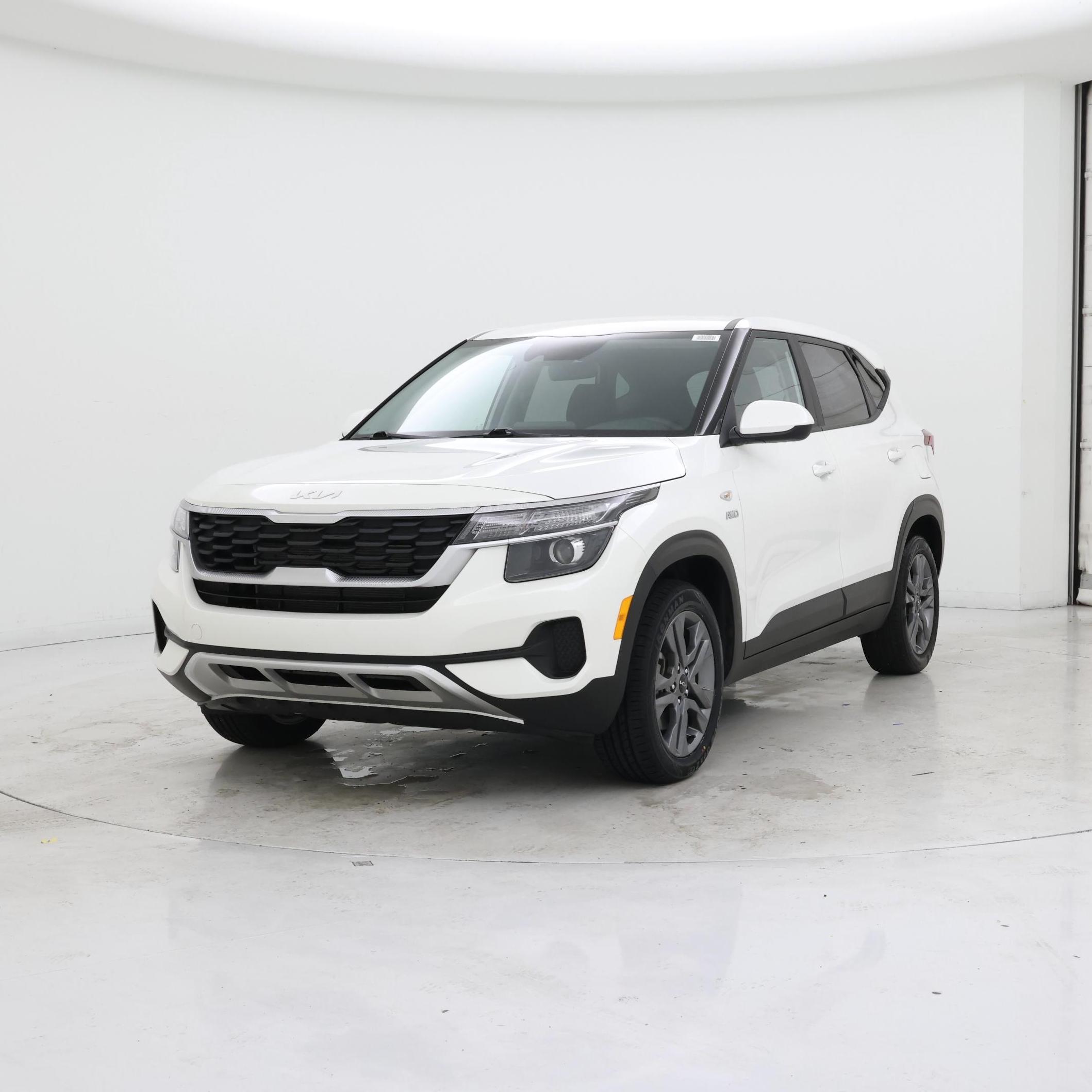 Thumbnail: 2023 Kia Seltos - 4