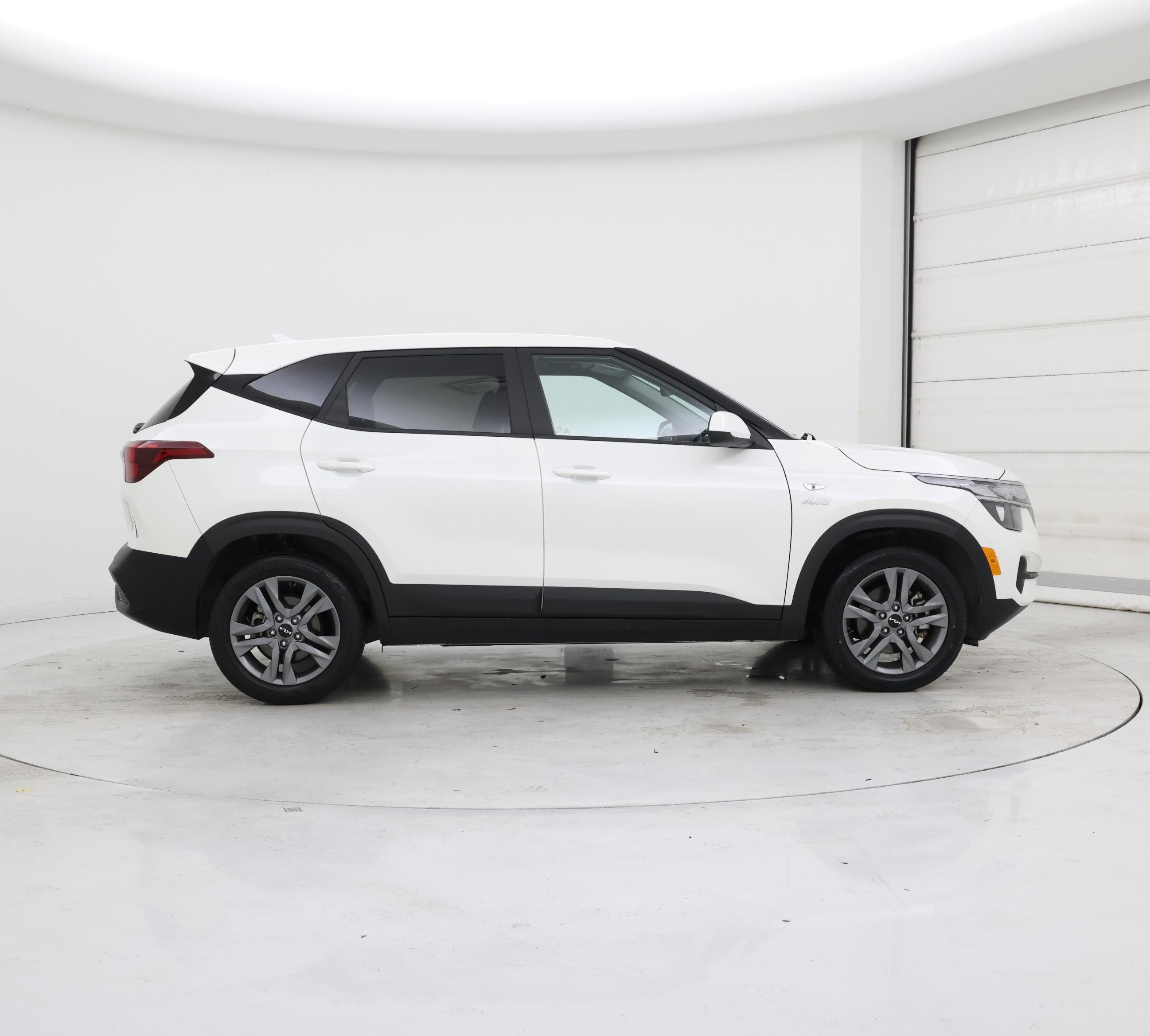 Thumbnail: 2023 Kia Seltos - 7