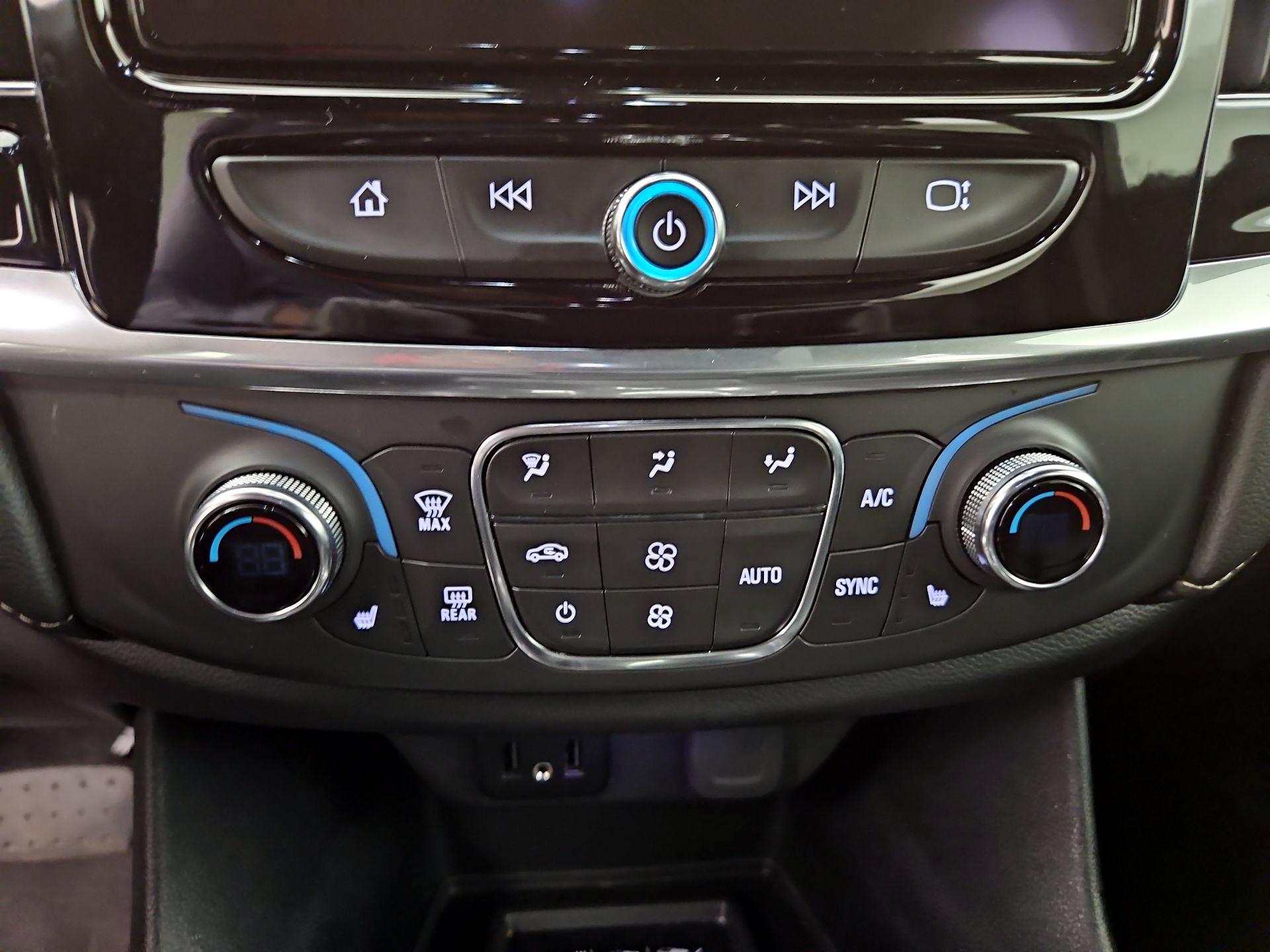 Thumbnail: 2023 Chevrolet Traverse - 16