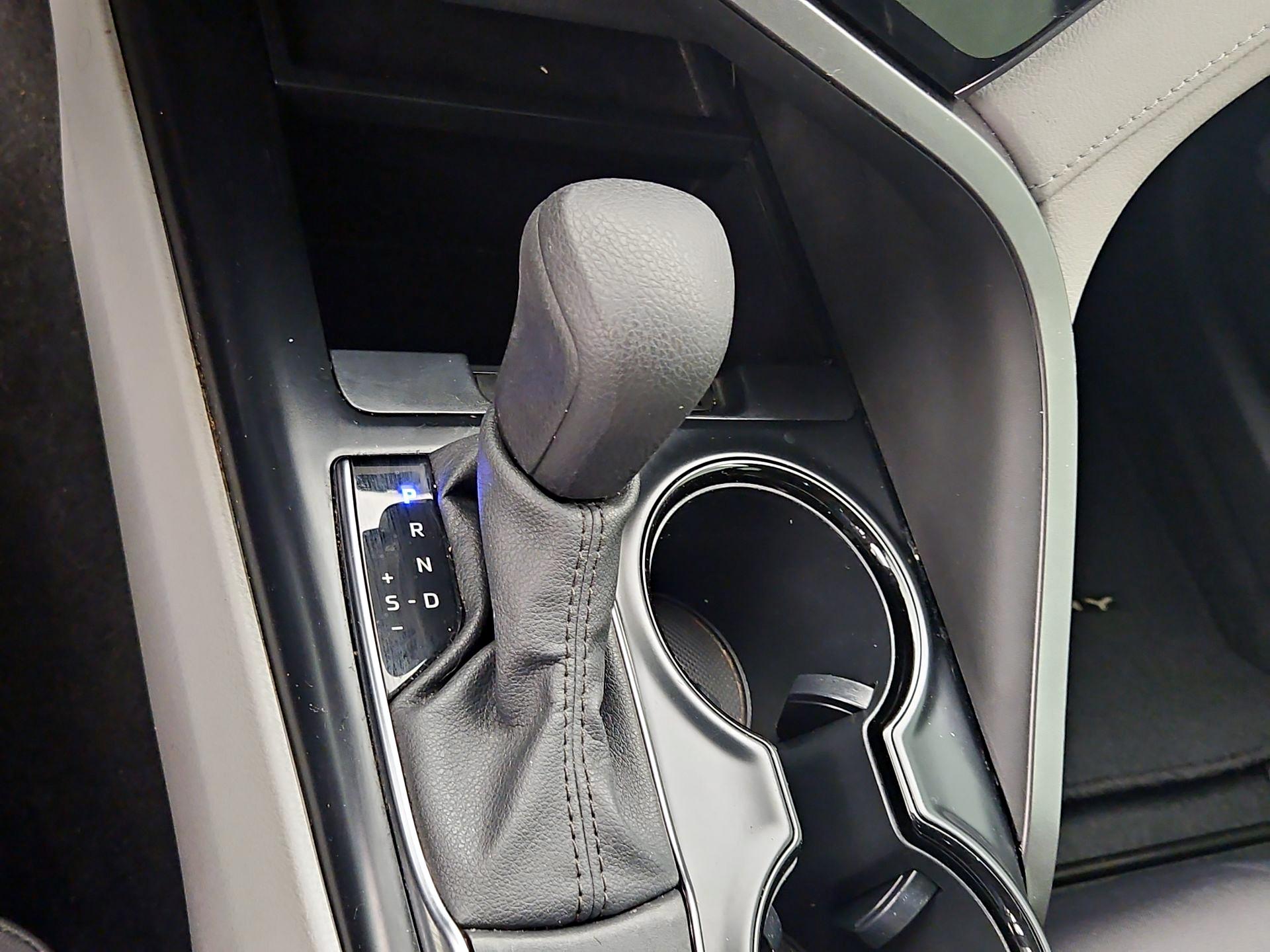 Thumbnail: 2020 Toyota Camry - 17