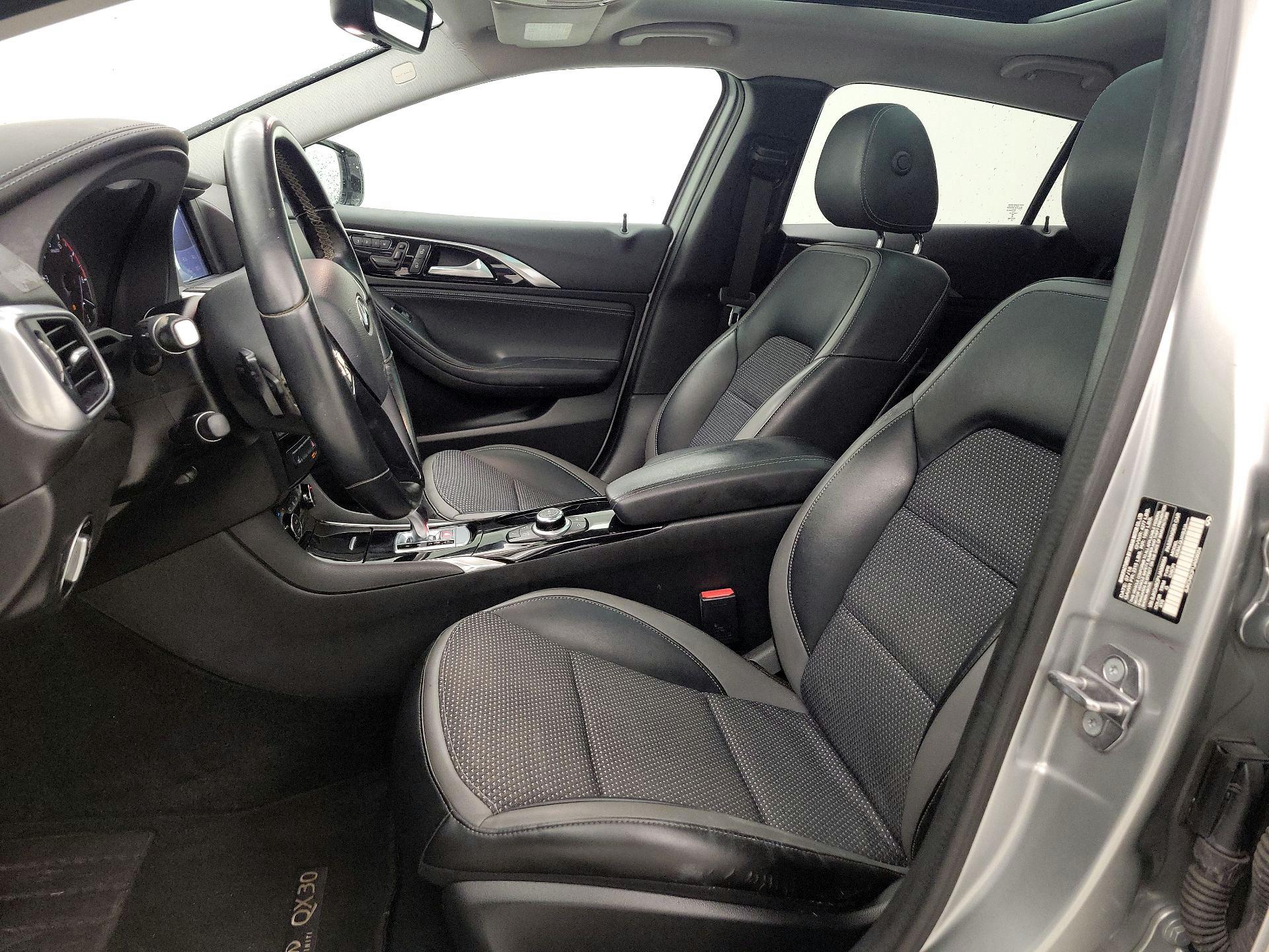 Thumbnail: 2018 INFINITI QX30 - 11
