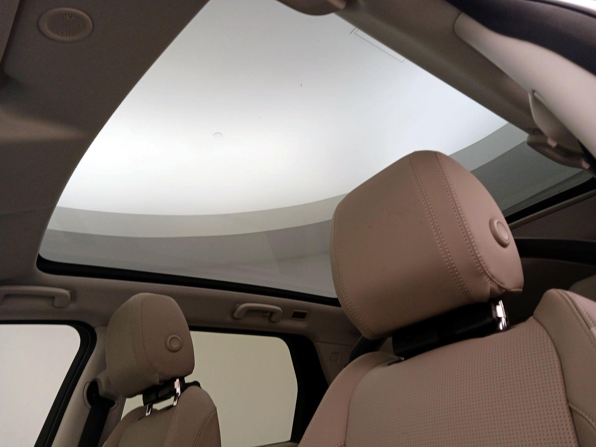 Thumbnail: 2024 Land Rover Discovery Sport - 20