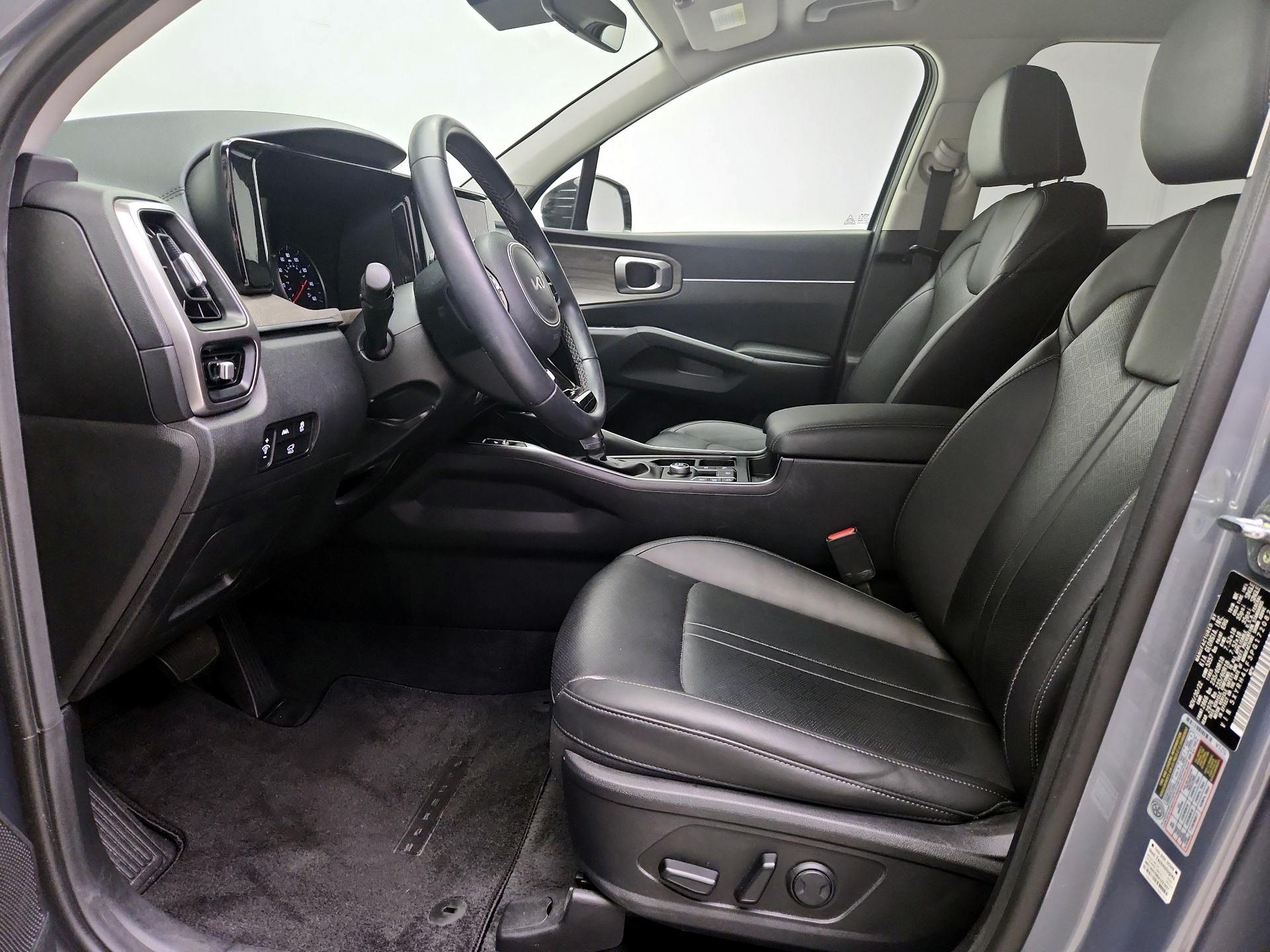 Thumbnail: 2023 Kia Sorento - 11