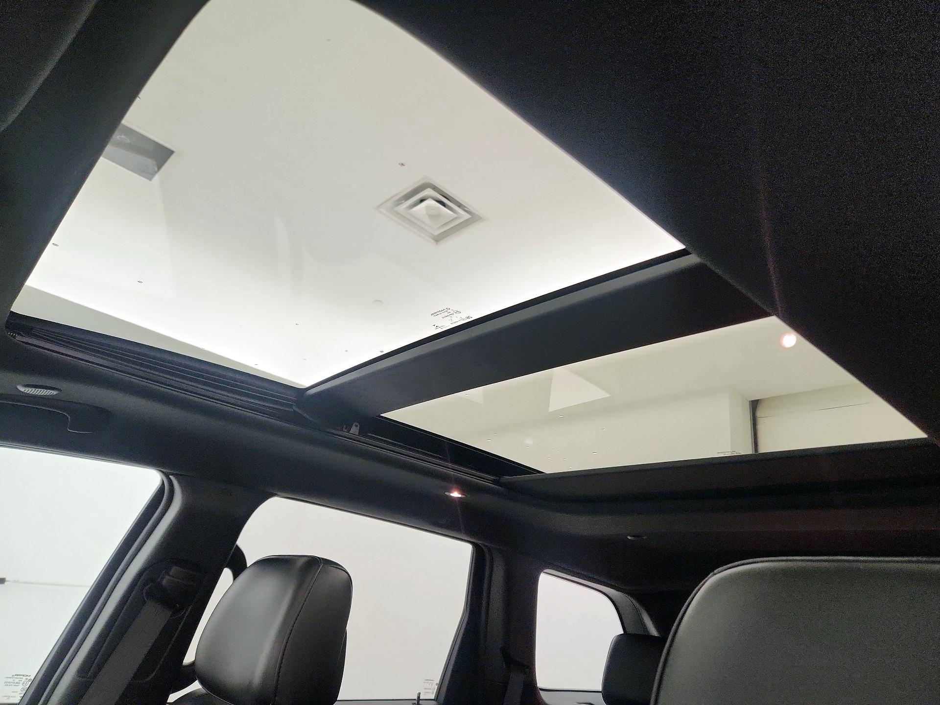 Thumbnail: 2020 Jeep Grand Cherokee - 20