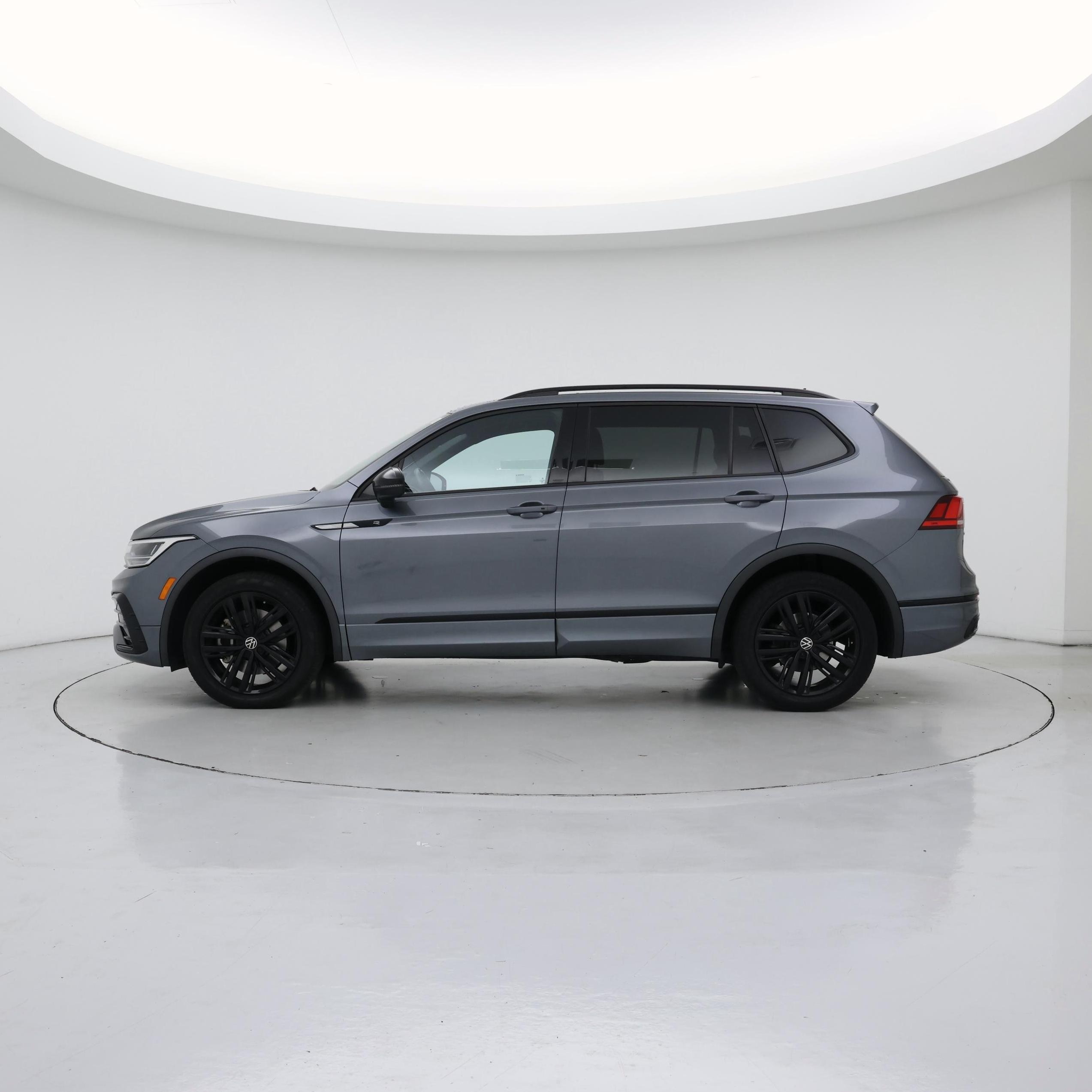 Thumbnail: 2022 Volkswagen Tiguan - 3