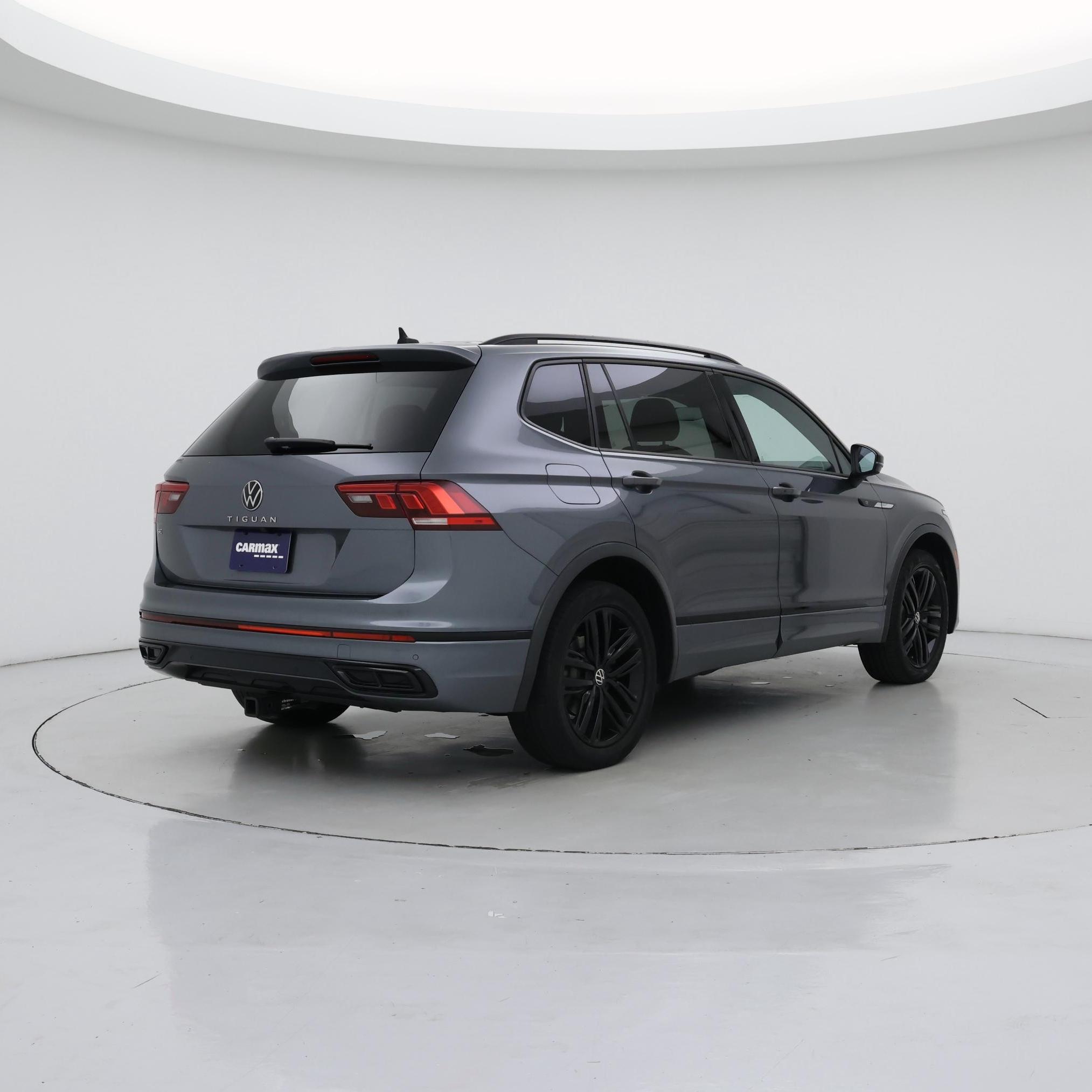 Thumbnail: 2022 Volkswagen Tiguan - 8