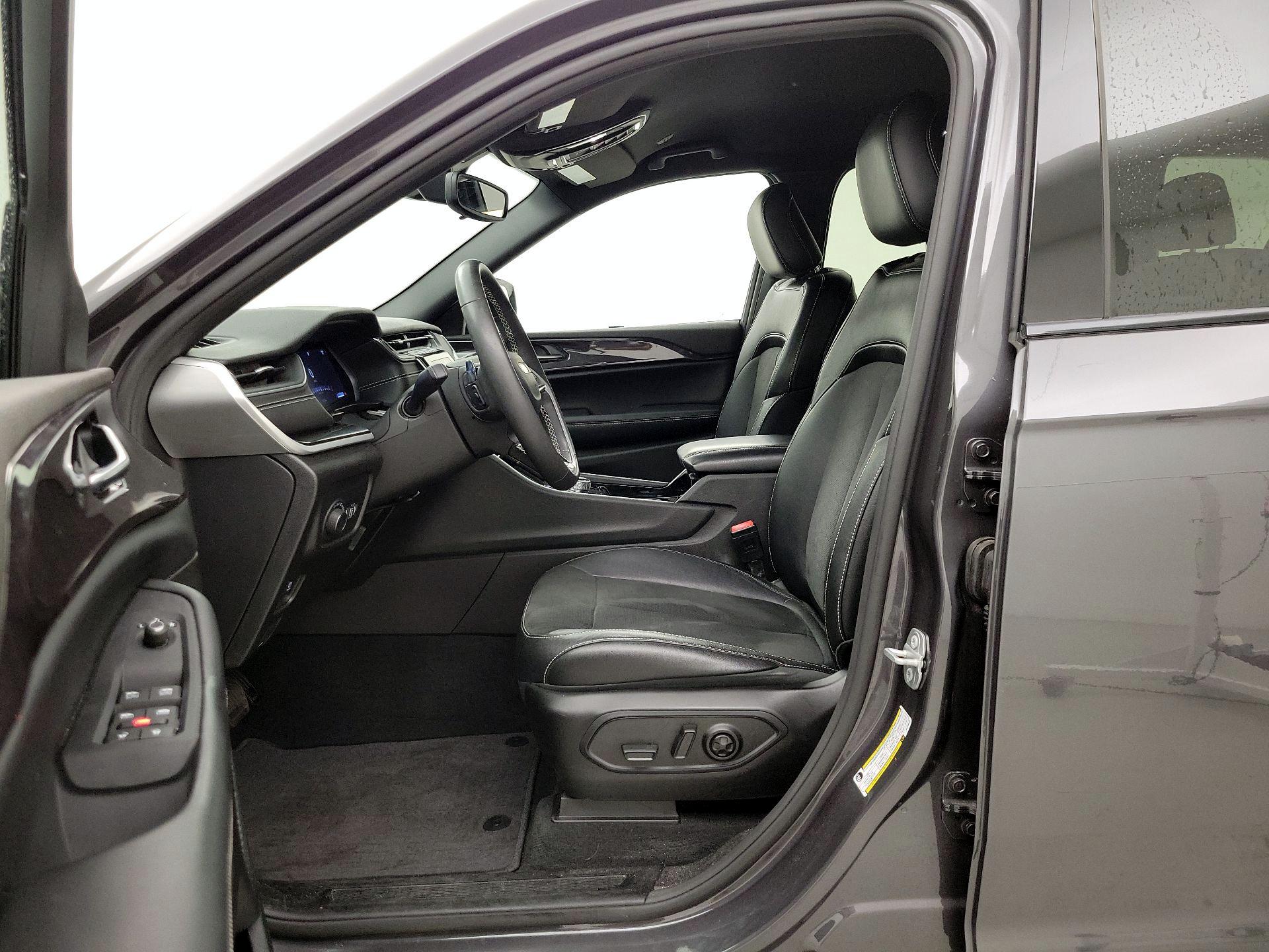 Thumbnail: 2023 Jeep Grand Cherokee - 11