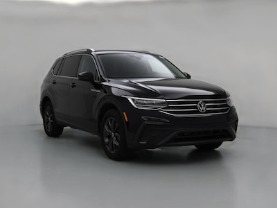 Black 2023 Volkswagen Tiguan SE