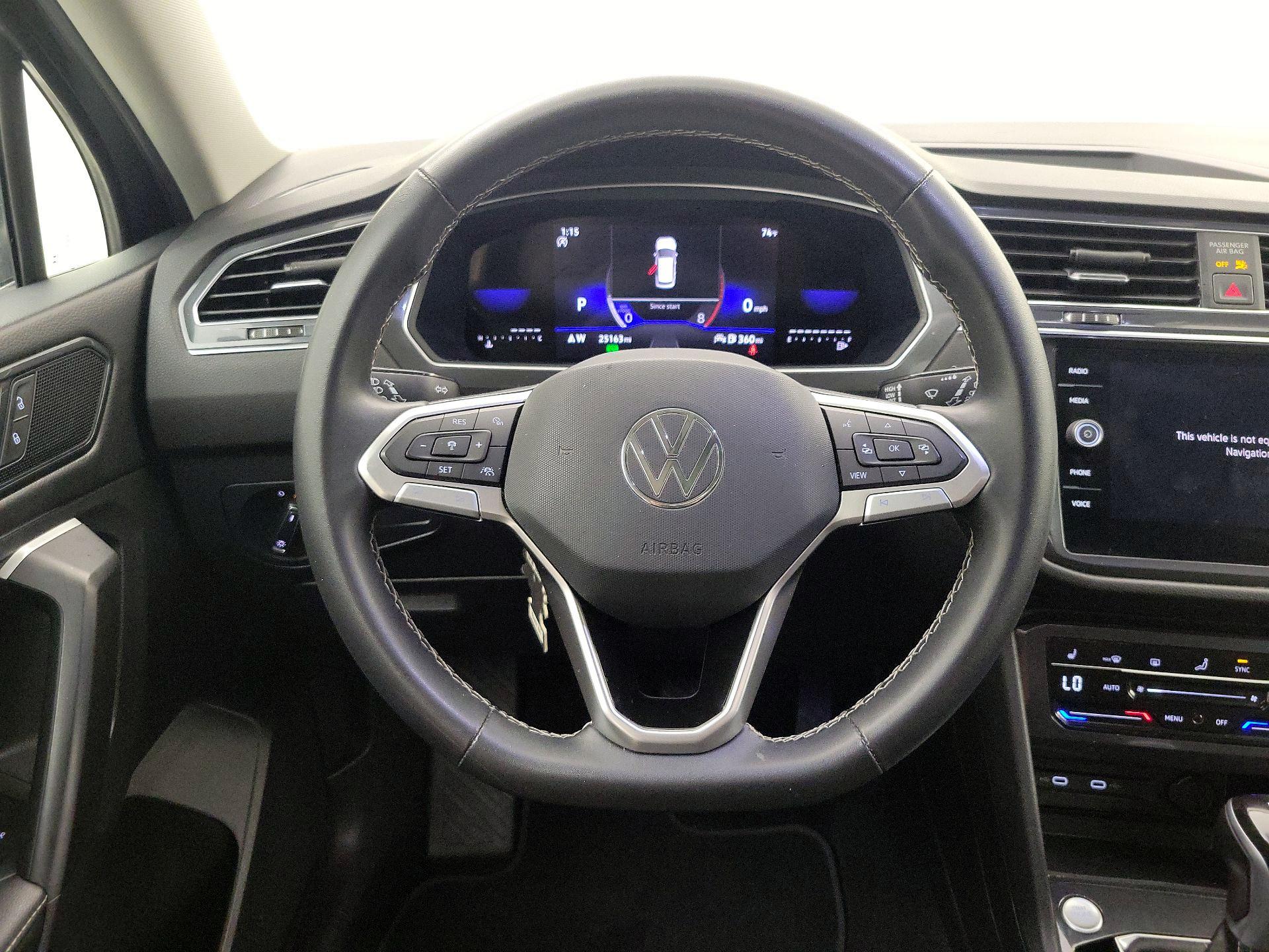 Thumbnail: 2023 Volkswagen Tiguan - 10