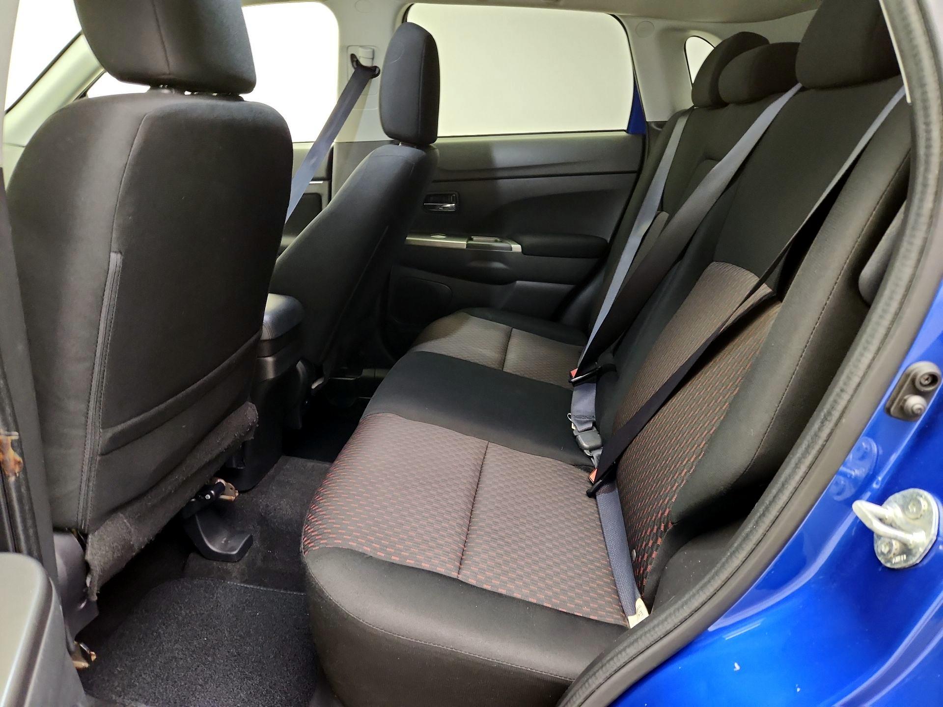 Thumbnail: 2019 Mitsubishi Outlander Sport - 19