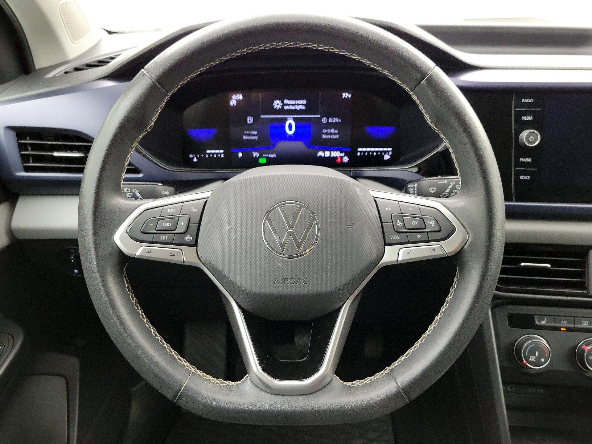 Thumbnail: 2022 Volkswagen Taos - 10