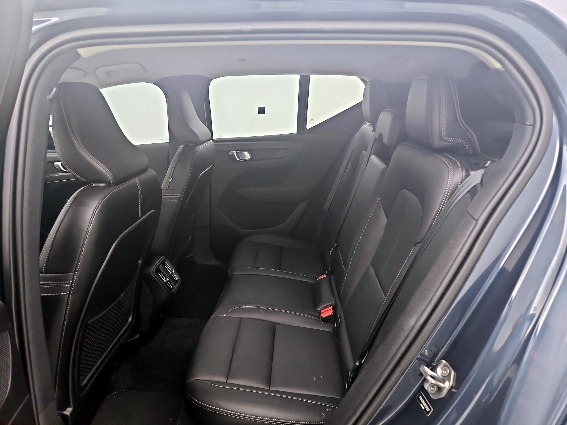 Thumbnail: 2021 Volvo XC40 - 20