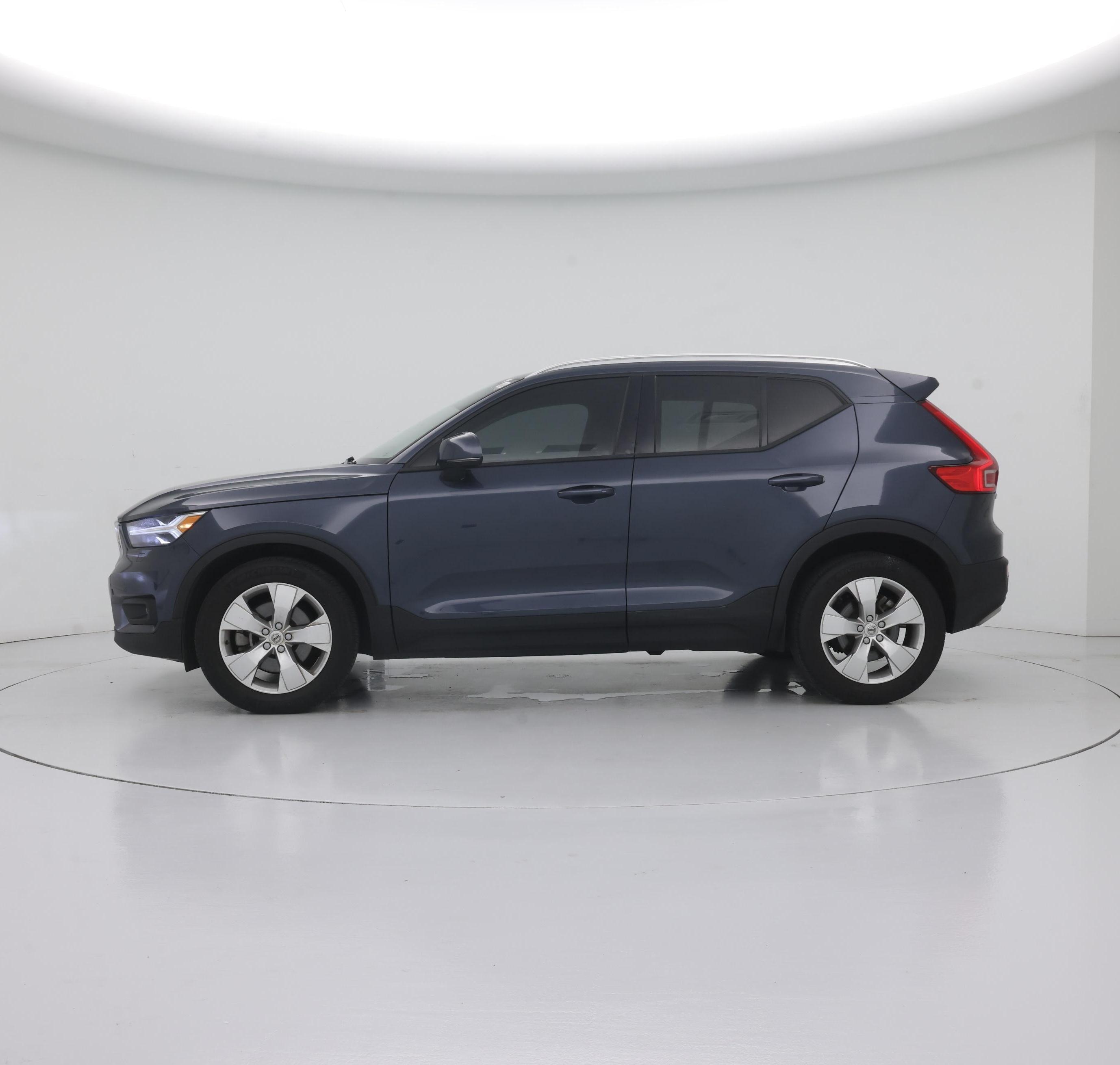 Thumbnail: 2021 Volvo XC40 - 3