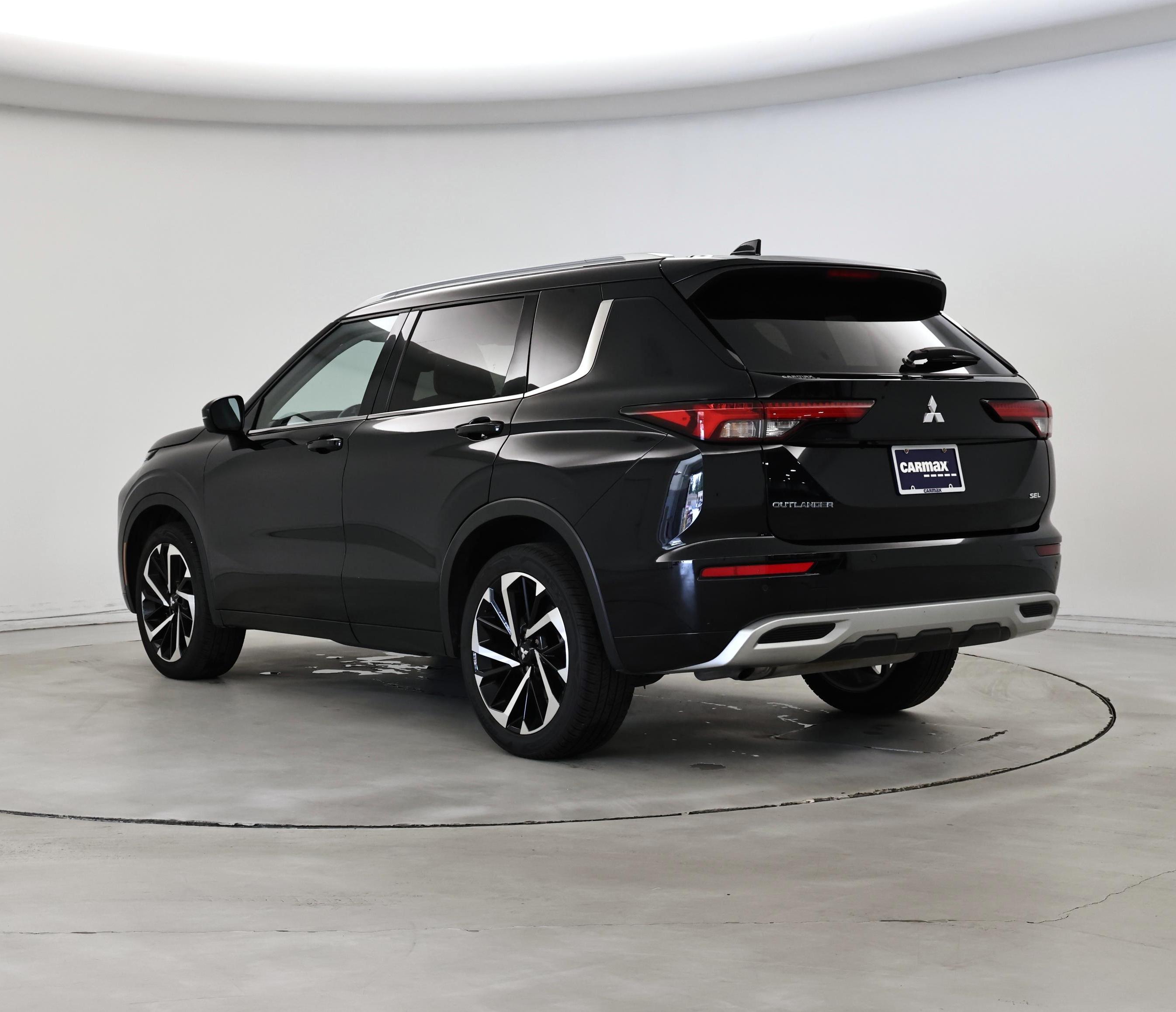 Thumbnail: 2024 Mitsubishi Outlander - 2