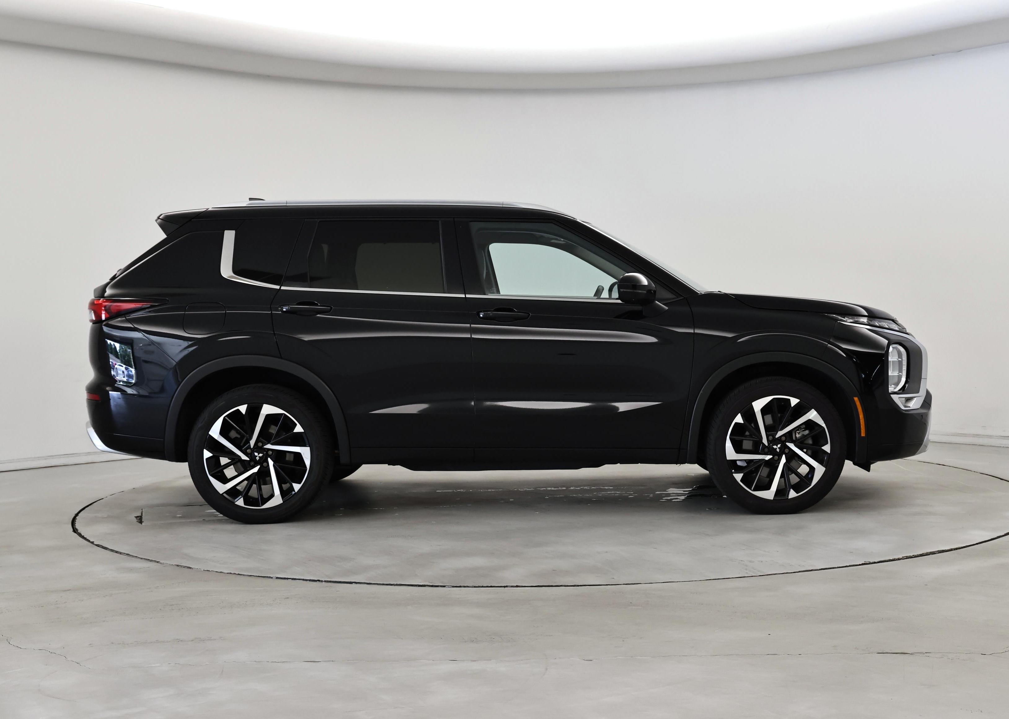 Thumbnail: 2024 Mitsubishi Outlander - 7