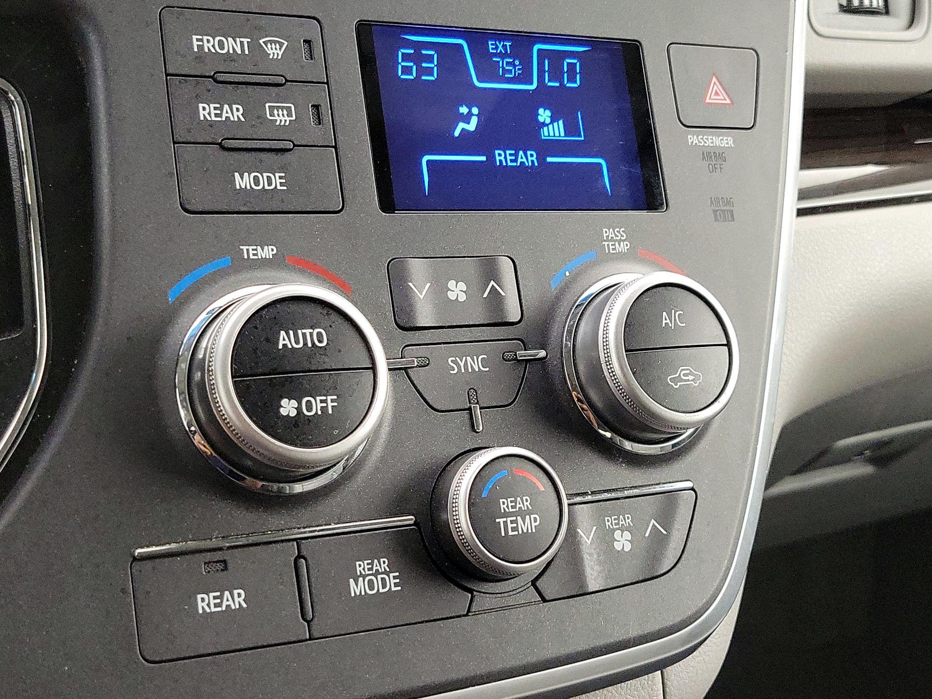 Thumbnail: 2017 Toyota Sienna - 16