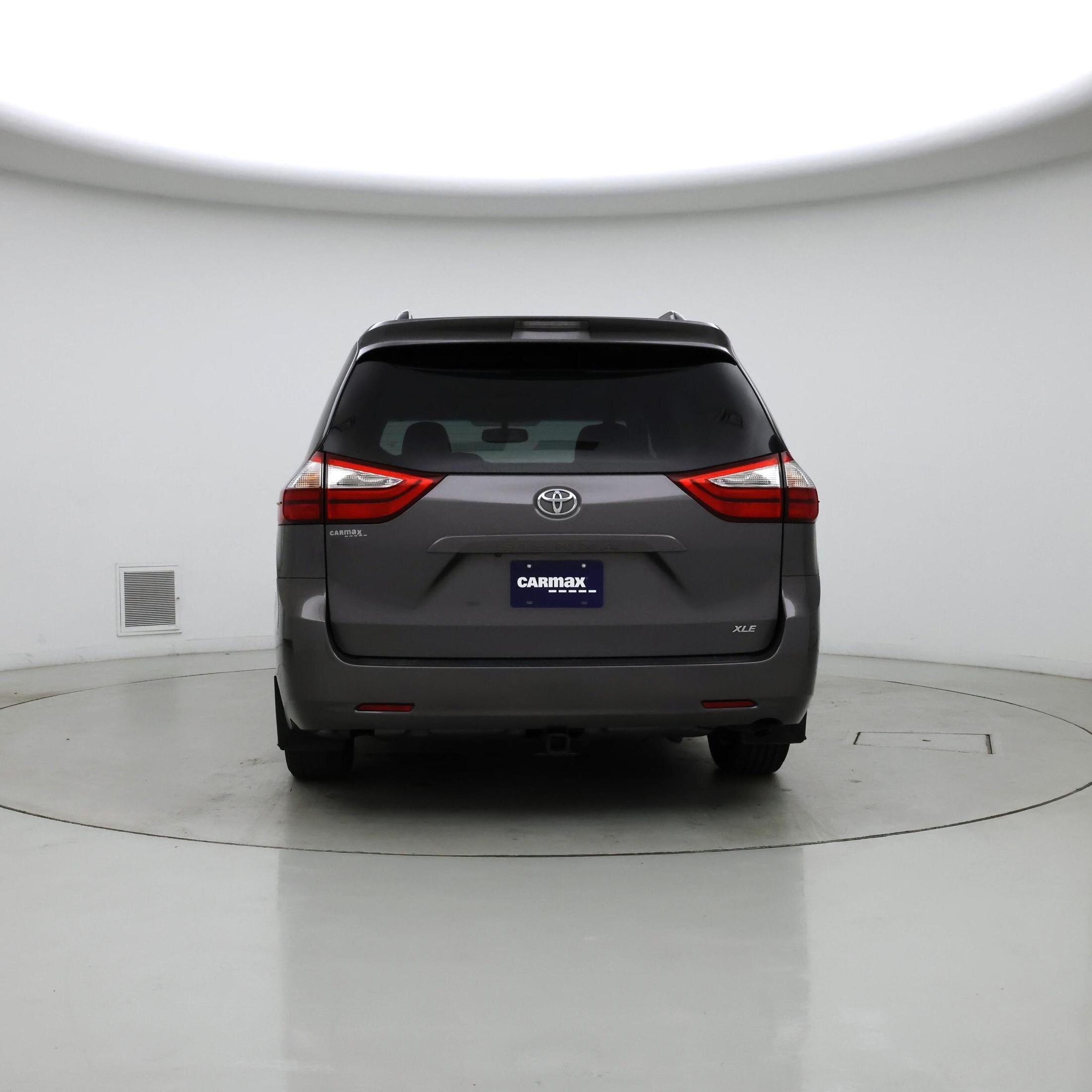 Thumbnail: 2017 Toyota Sienna - 6