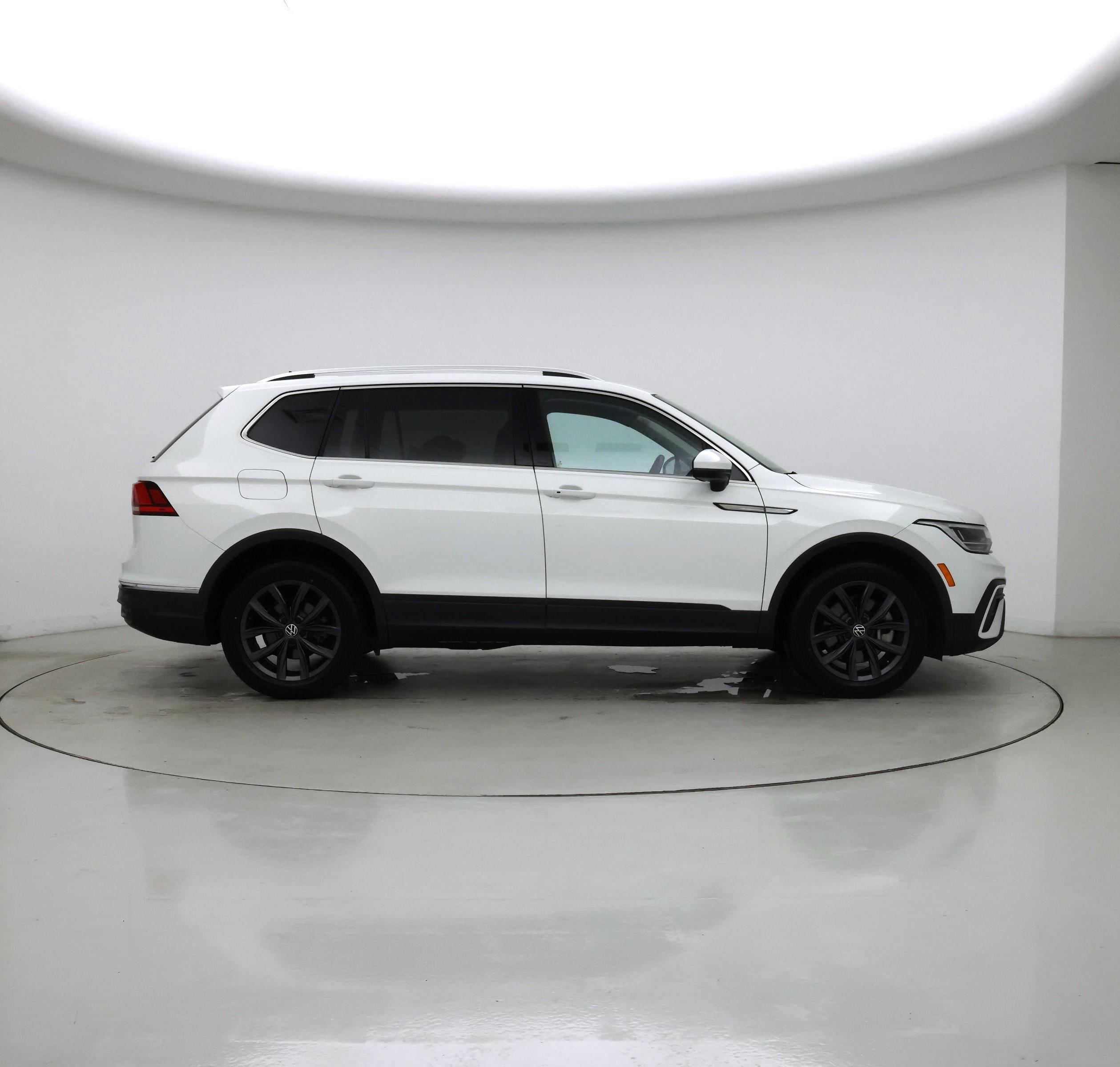 Thumbnail: 2022 Volkswagen Tiguan - 7