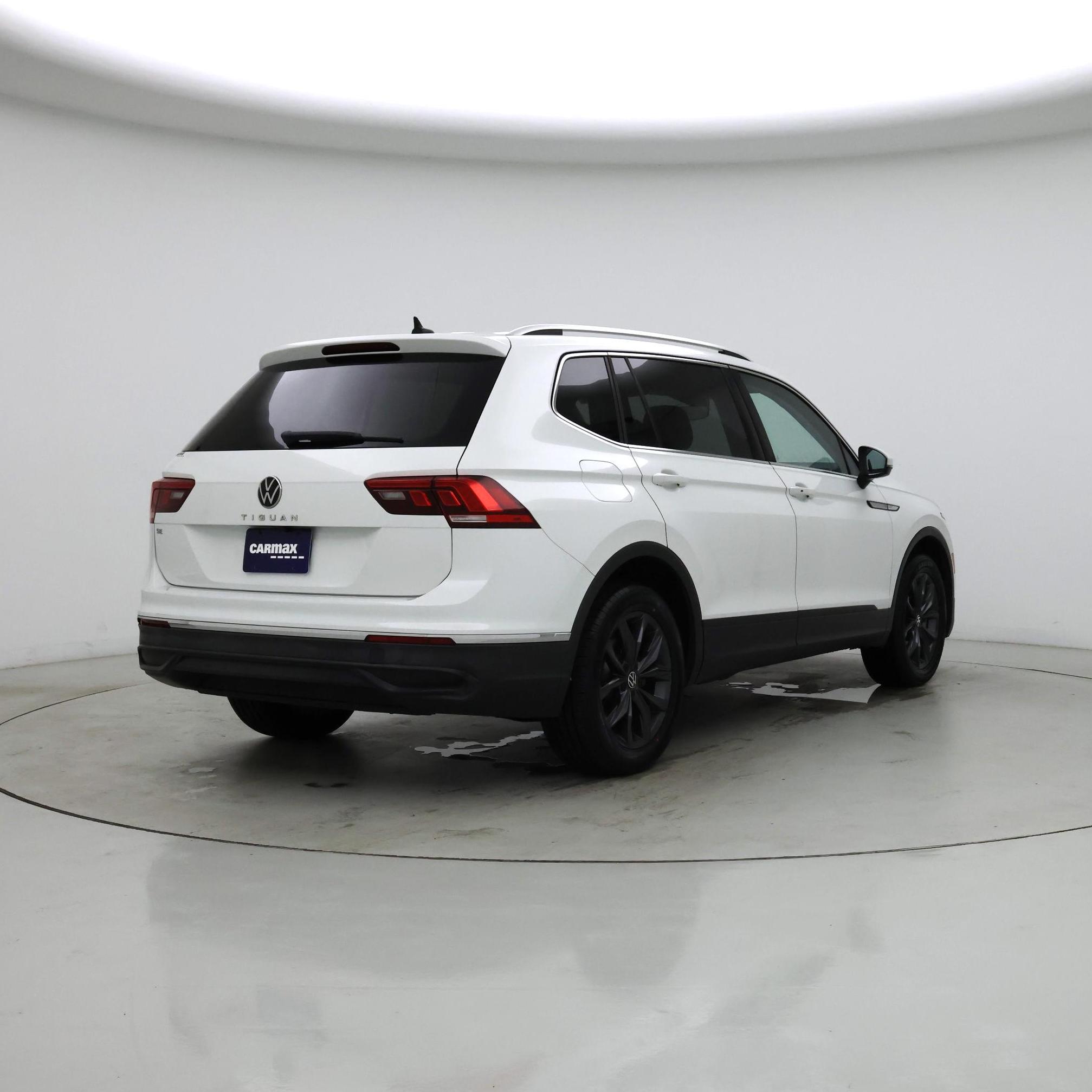 Thumbnail: 2022 Volkswagen Tiguan - 8