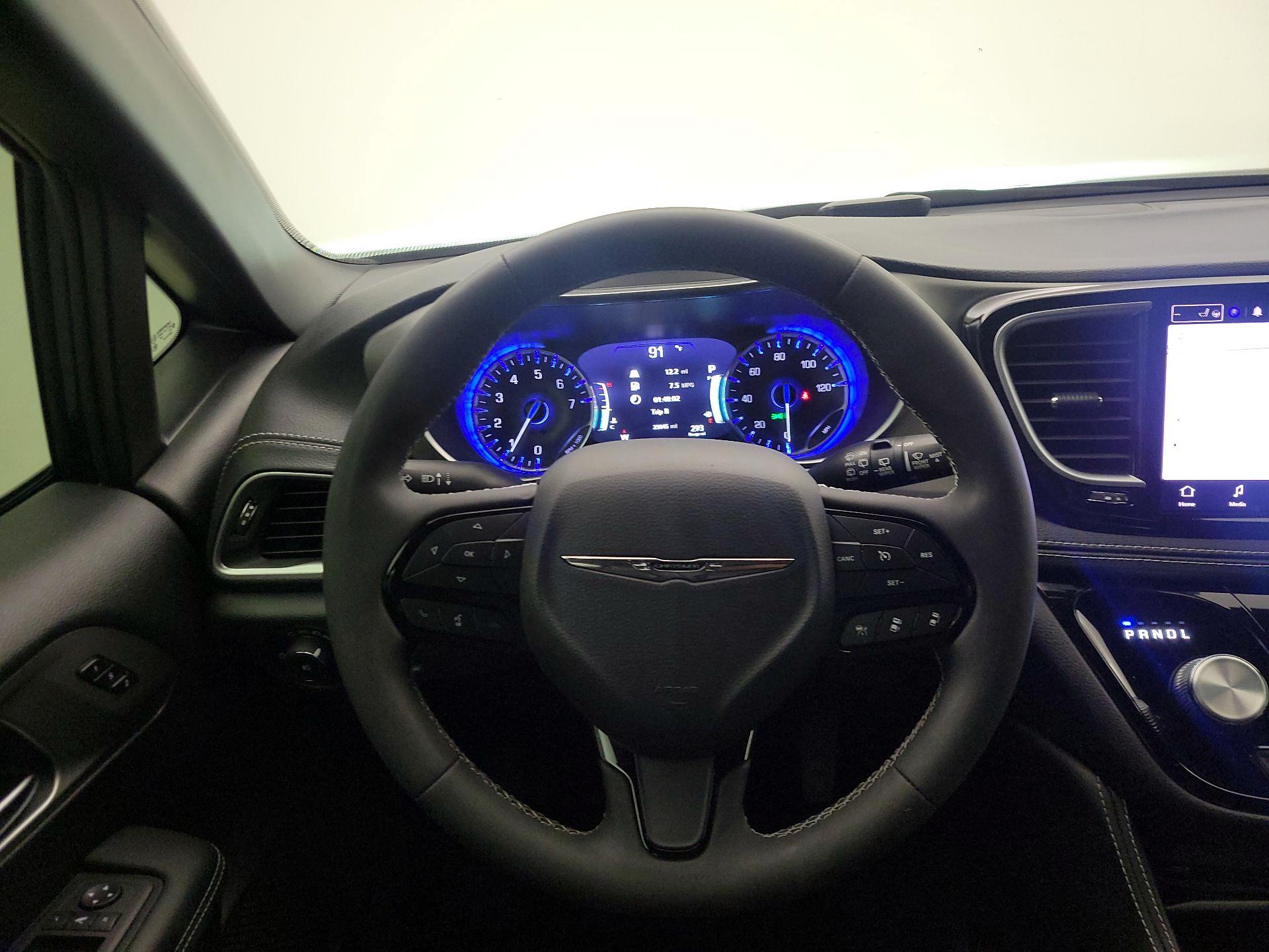 Thumbnail: 2023 Chrysler Pacifica - 10
