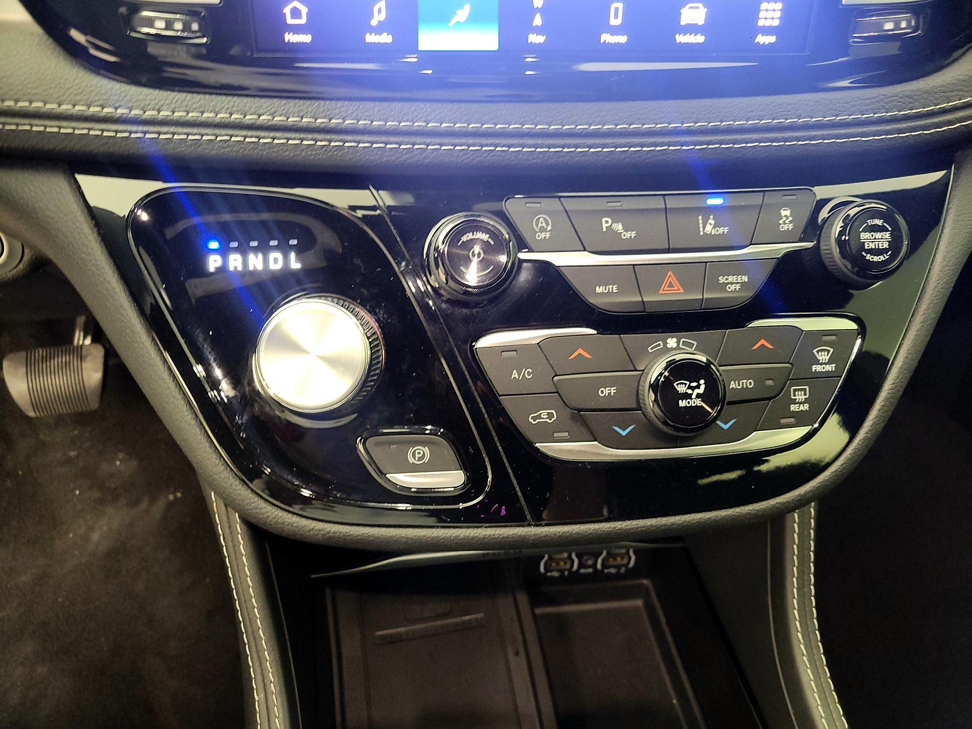 Thumbnail: 2023 Chrysler Pacifica - 18