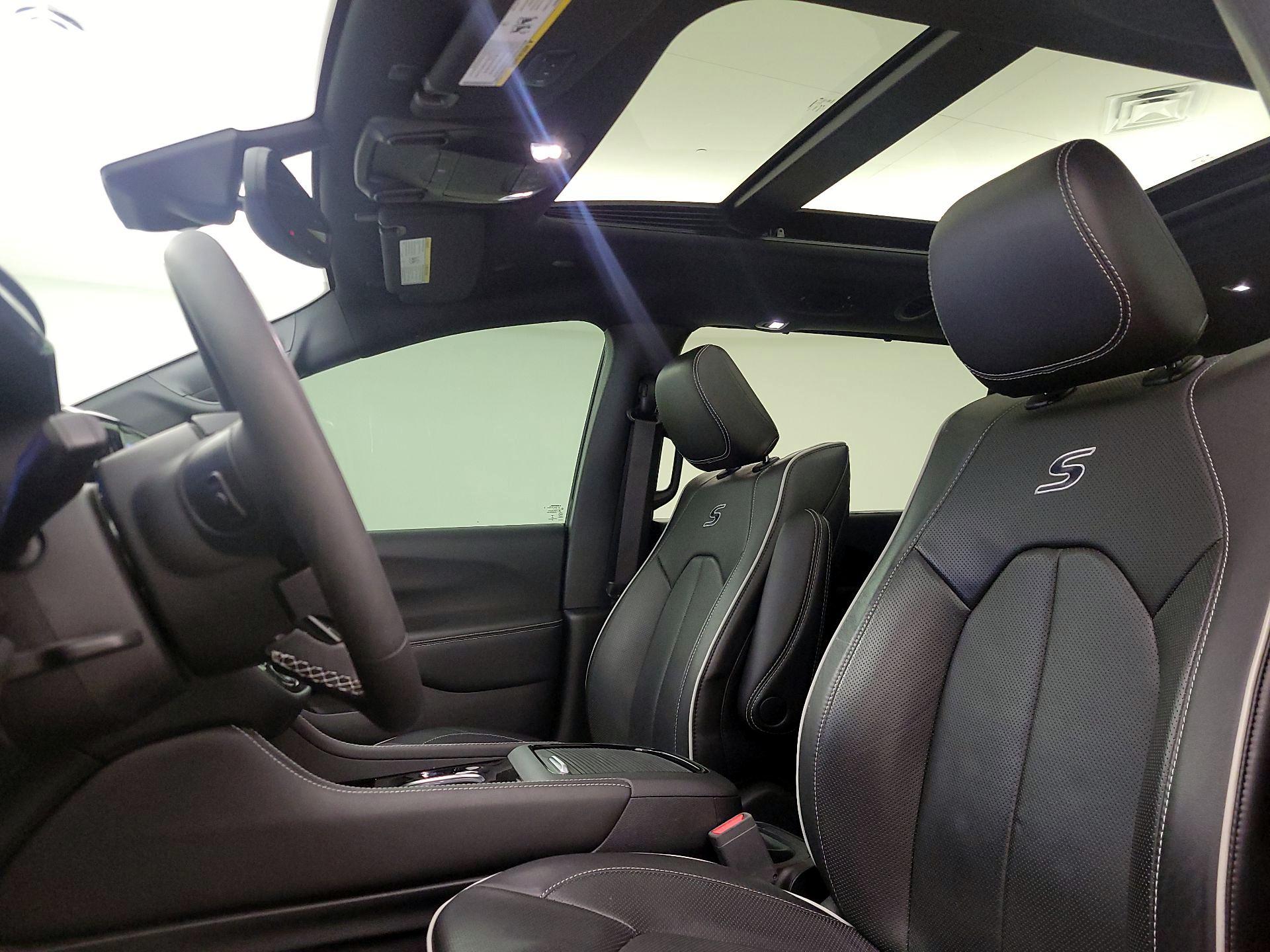 Thumbnail: 2023 Chrysler Pacifica - 20