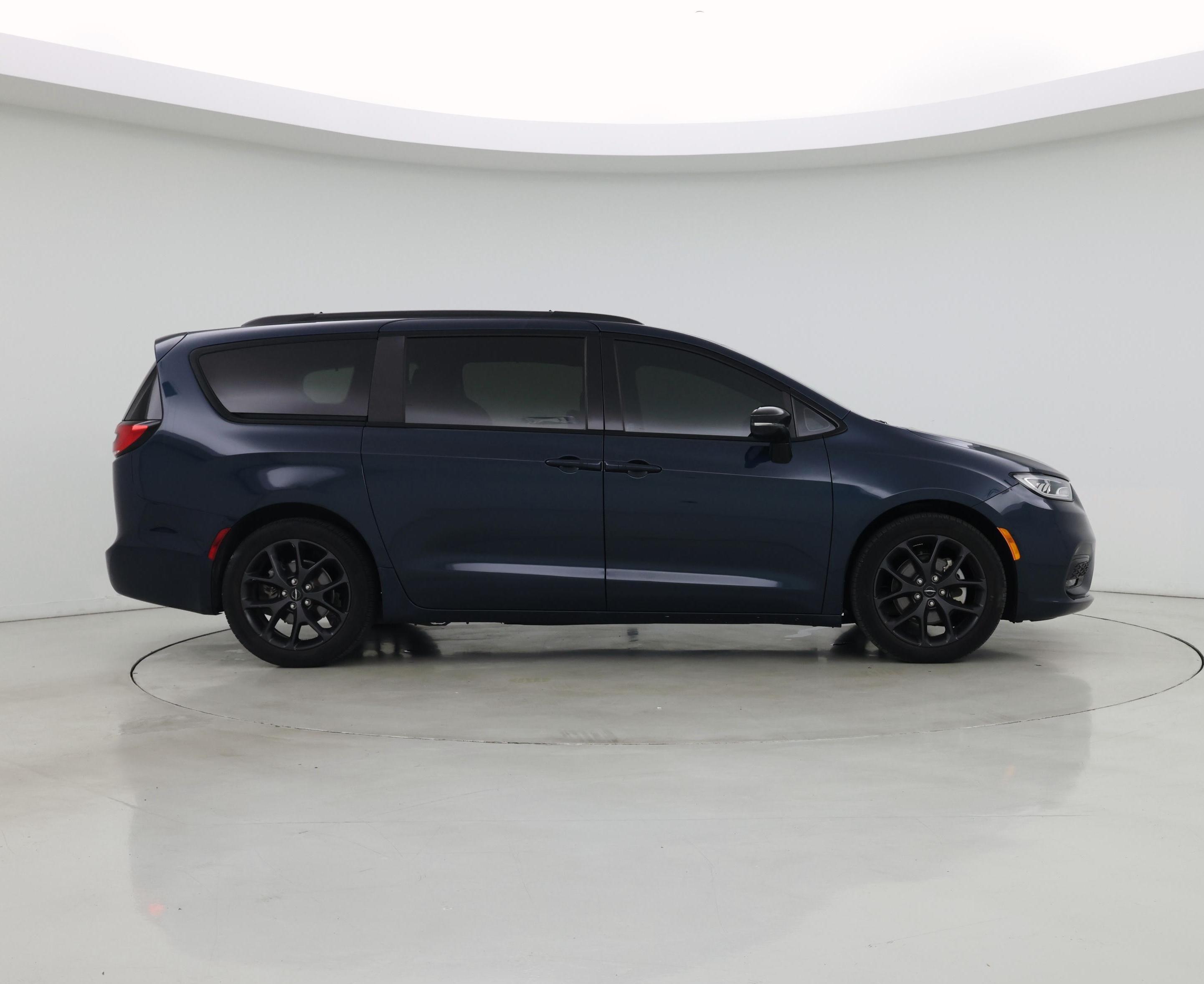 Thumbnail: 2023 Chrysler Pacifica - 7