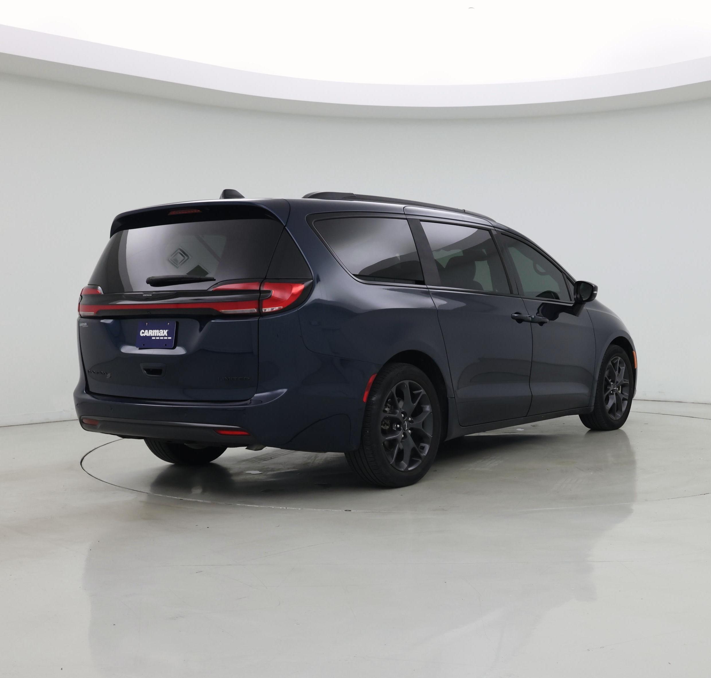 Thumbnail: 2023 Chrysler Pacifica - 8
