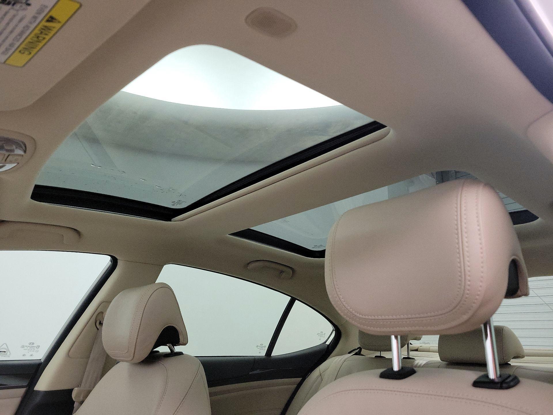 Thumbnail: 2015 Kia Cadenza - 19