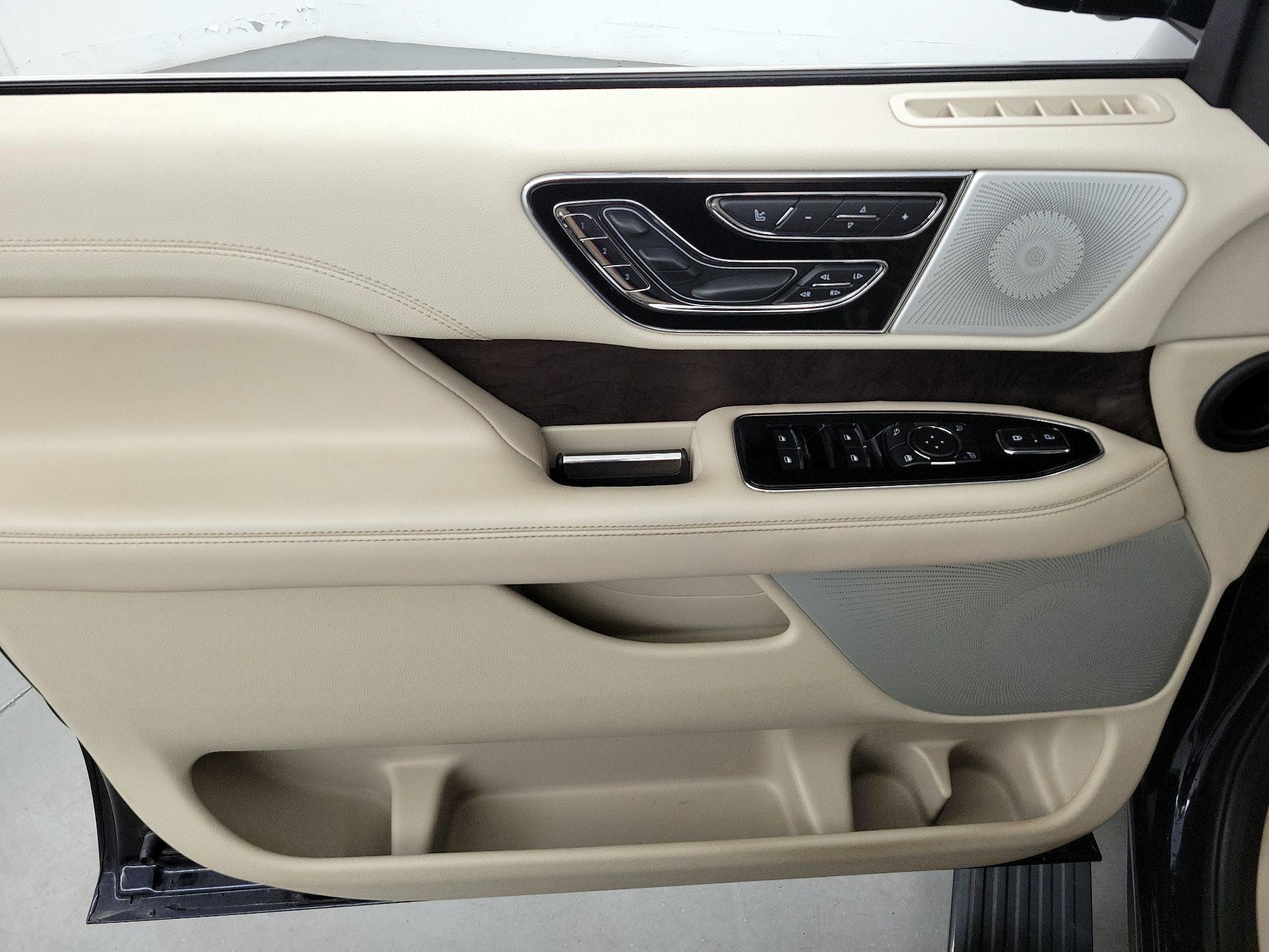 Thumbnail: 2021 Lincoln Navigator - 12