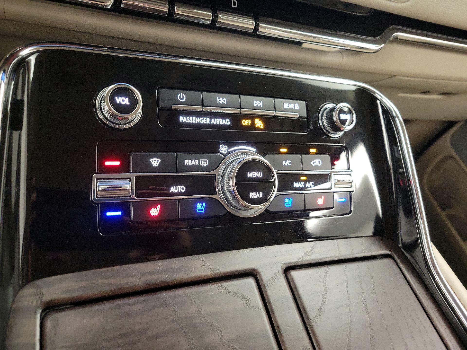 Thumbnail: 2021 Lincoln Navigator - 17