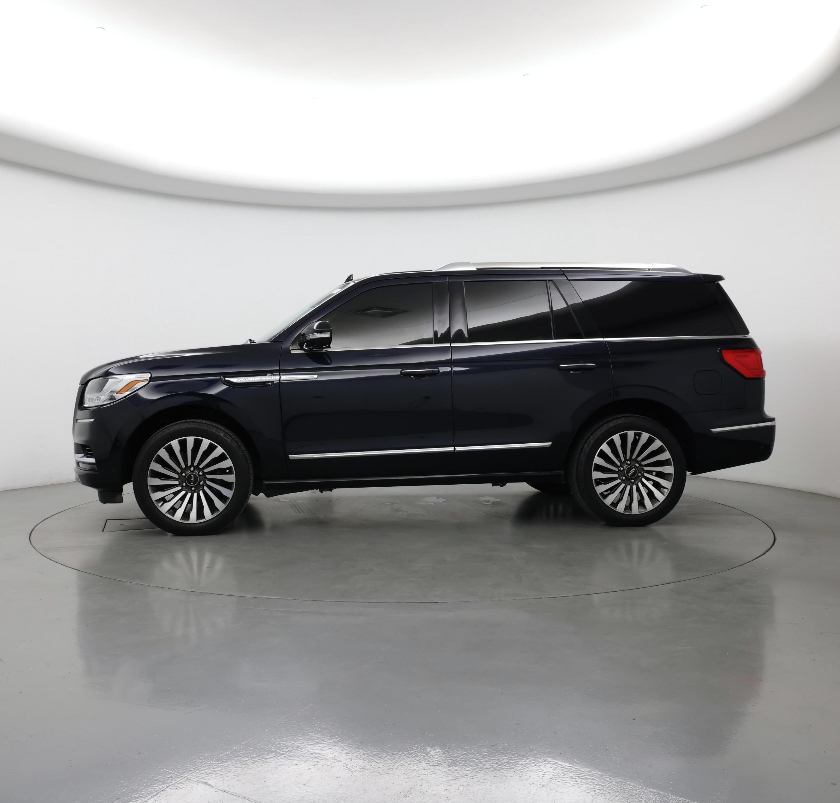 Thumbnail: 2021 Lincoln Navigator - 3