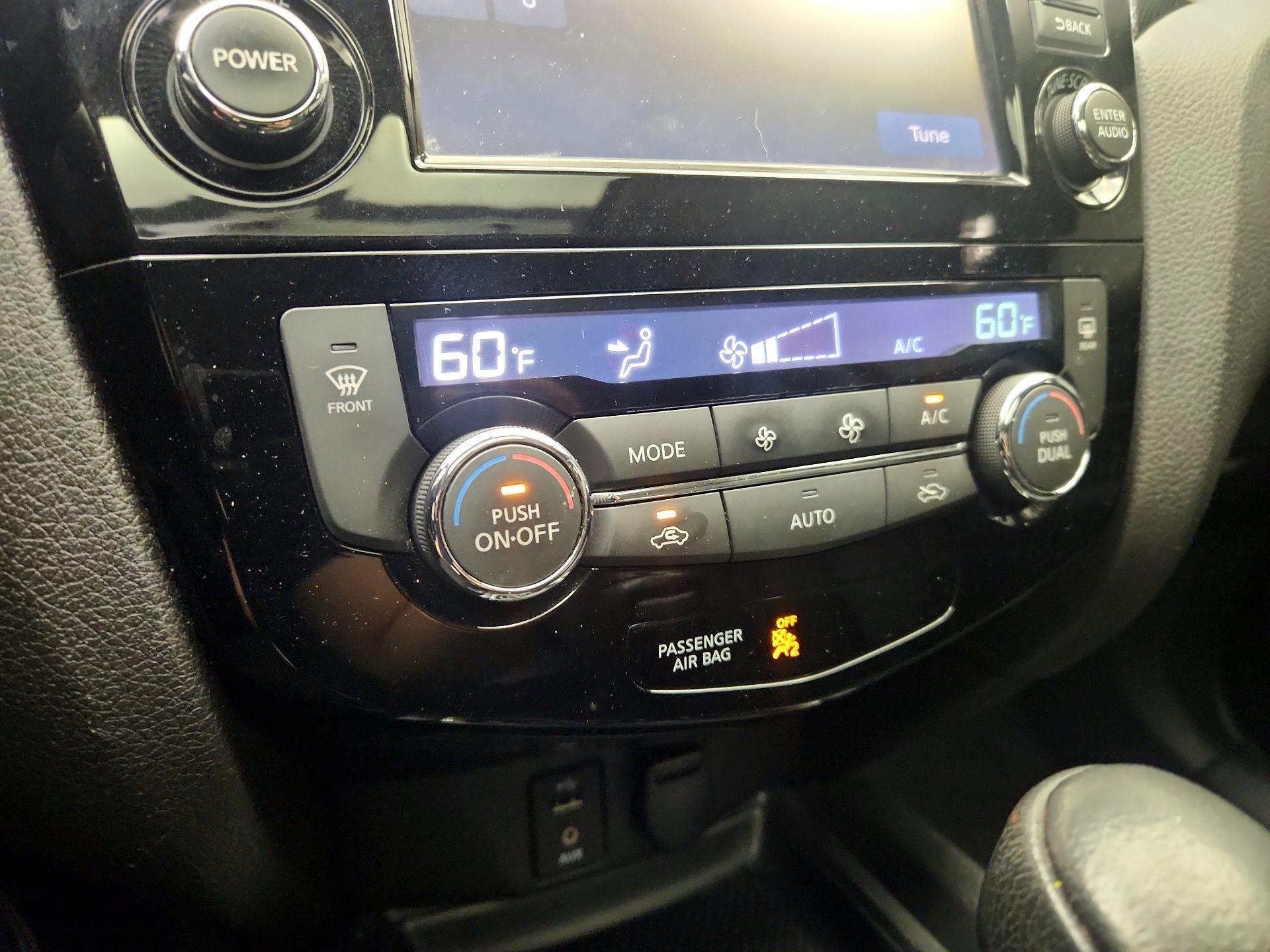 Thumbnail: 2016 Nissan Rogue - 16